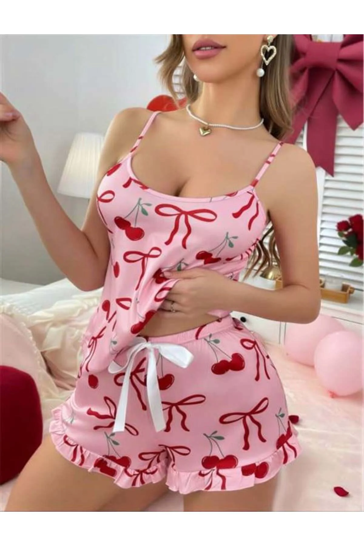 Closet Pembe Üstüne Kiraz Desenli Askılı Şortlu Pijama Takımı