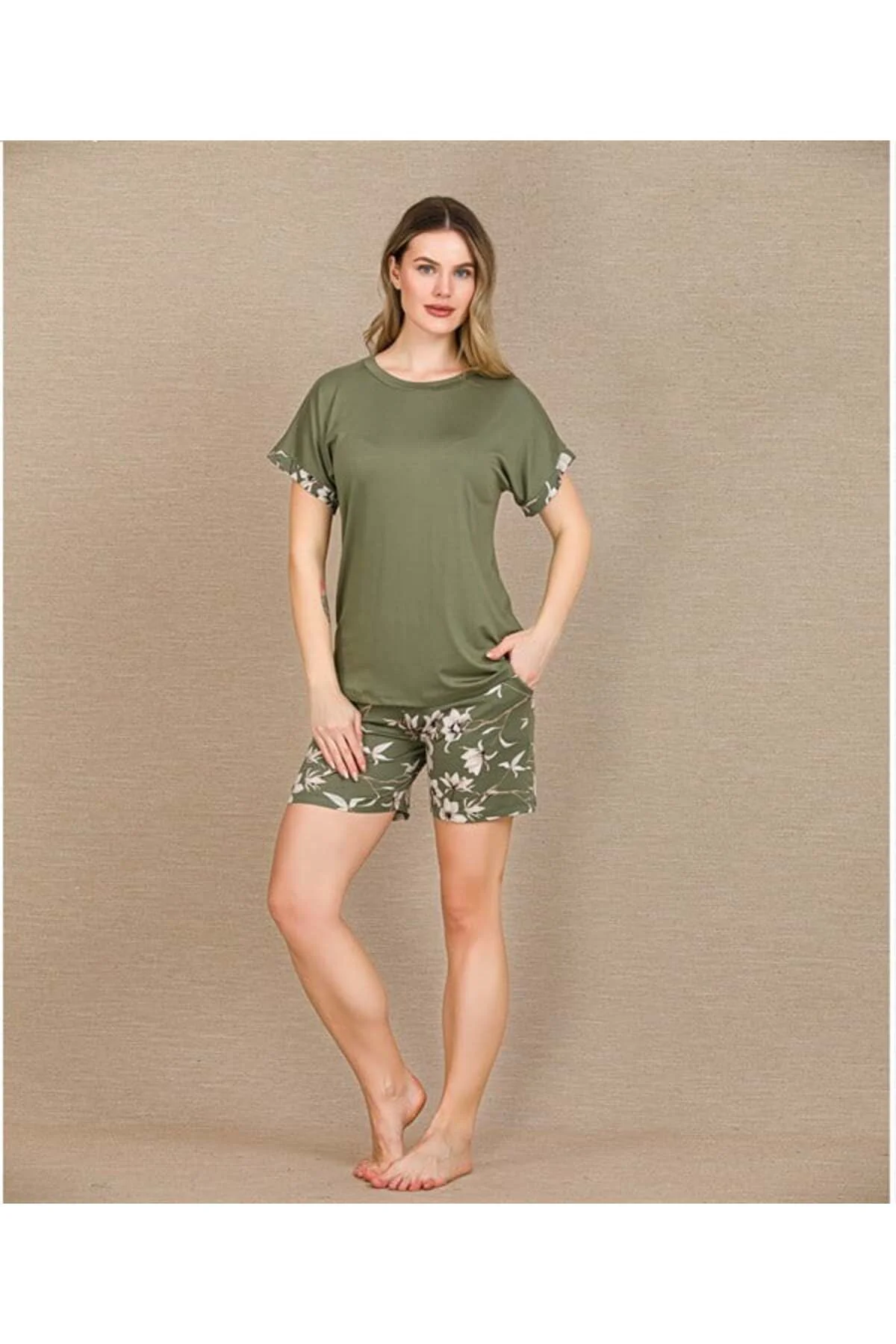 Closet Şık Tasarım Çiçek Desenli Yeşil Şortlu Kısa Kol Viskon Pijama Takımı