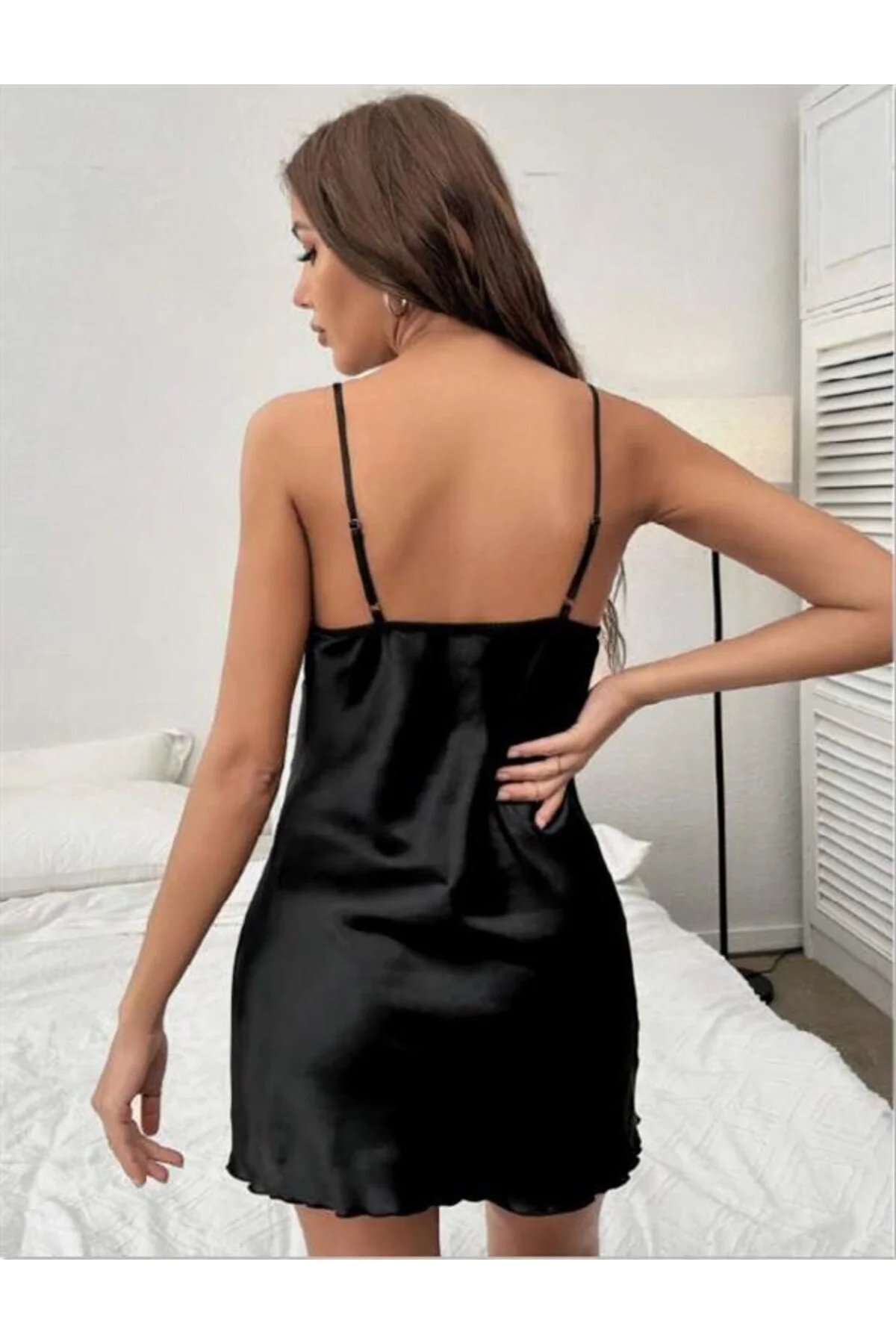 Closet Siyah Dantel İşlemeli Yırtmaçlı İnce Askılı Saten Kısa Gec
