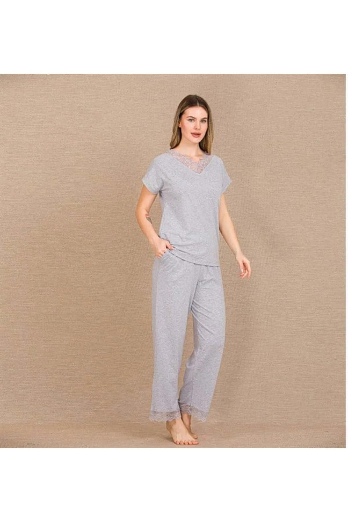 Closet Viskon Şık Tasarım Dantel İşlemeli Gri Kısa Kol Pijama Takımı Closet Viskon Şık Tasarım Dantel İşlemeli Gri Kısa Kol Pijama Takımı