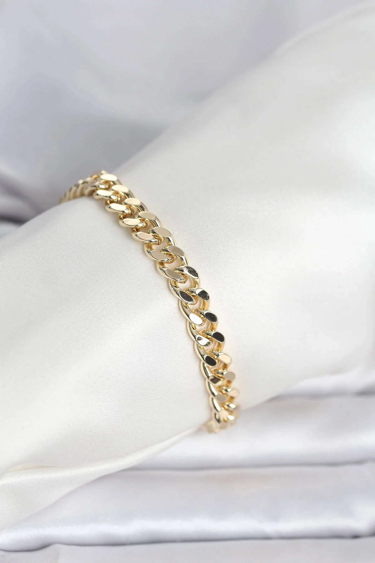 CM 14K Gold Renk Ezme Kalın Zincir Model Kadın Bileklik CM 14K Gold Renk Ezme Kalın Zincir Model Kadın Bileklik