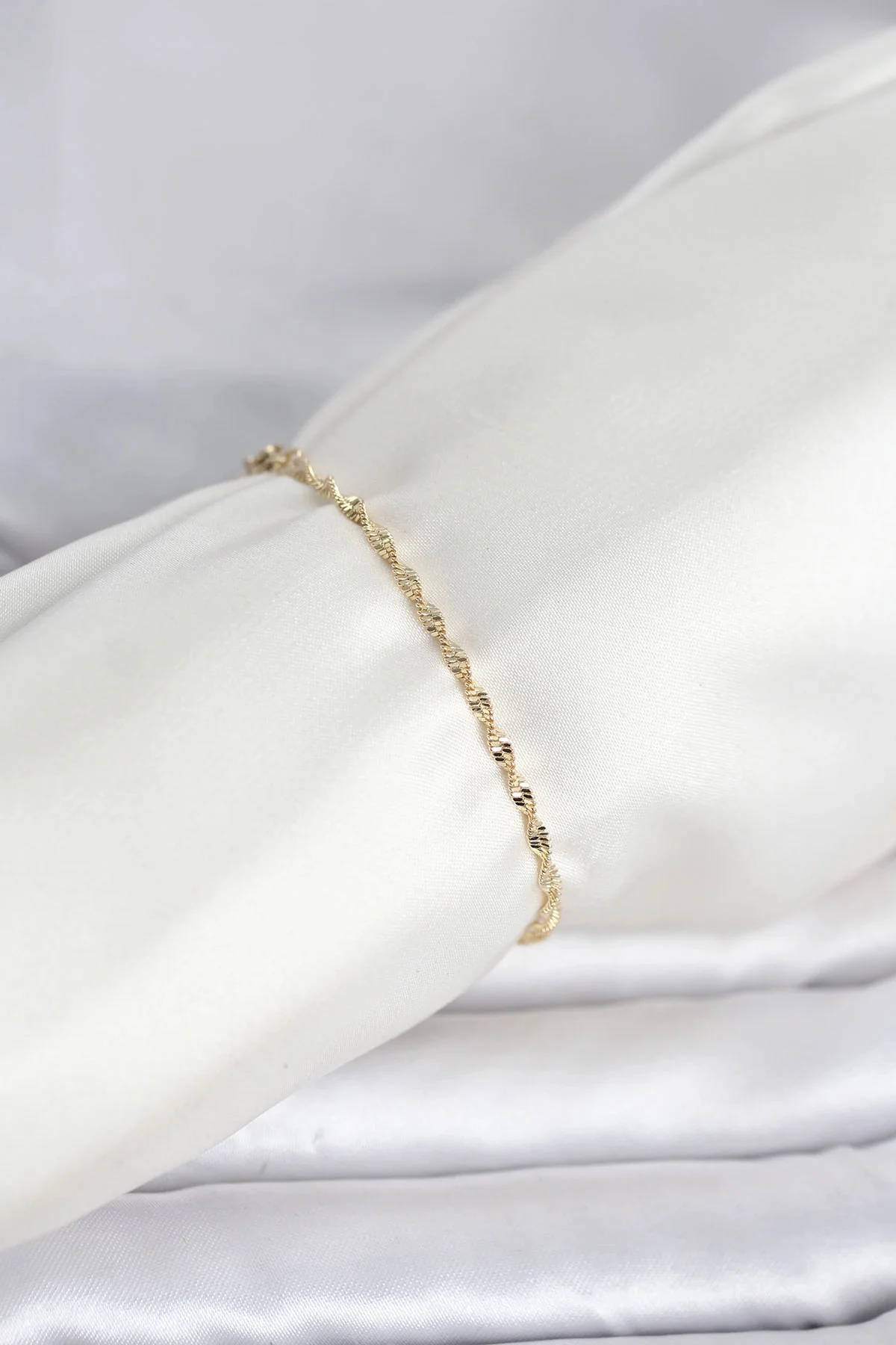 CM 14K Gold Renk Yassı Ezme Burgu Model Kadın Bileklik CM 14K Gold Renk Yassı Ezme Burgu Model Kadın Bileklik