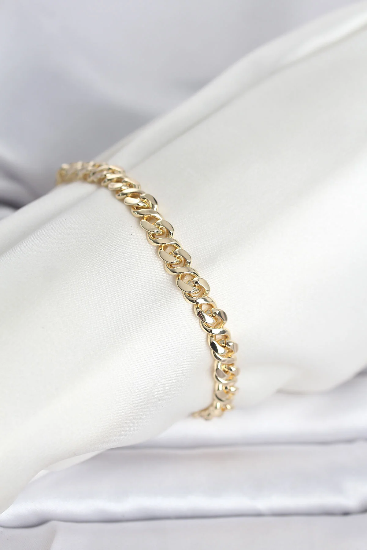 CM 14K Gold Renk Yassı Zincir Model Kadın Bileklik CM 14K Gold Renk Yassı Zincir Model Kadın Bileklik