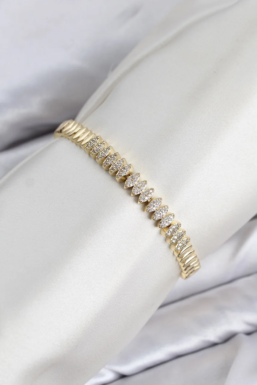 Cm Arpa Model Zirkon Taşlı Vıp Seri Gold Renk Pirinç Kadın Bileklik - Lisinya Diğer