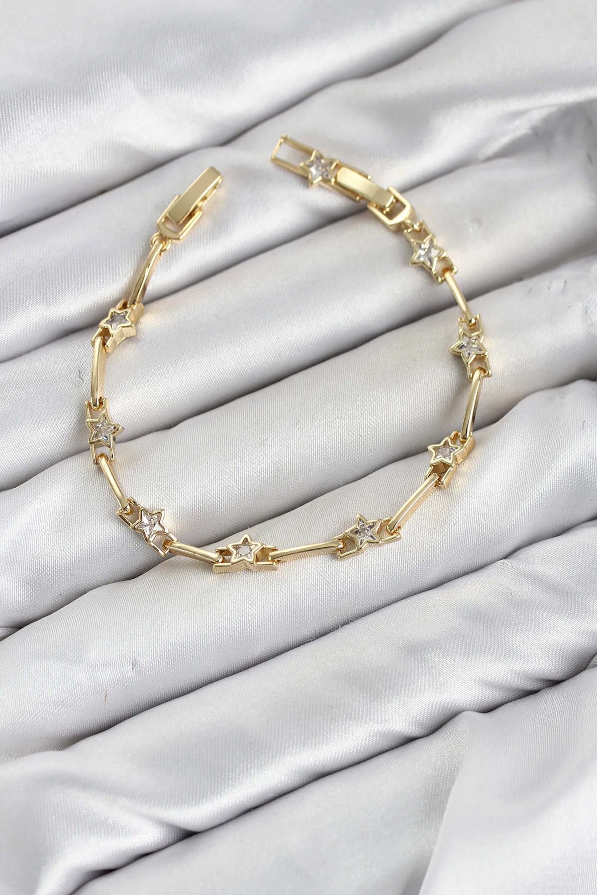 CM Gold Renk Yıldız Model Zirkon Taşlı Pirinç Kadın Bileklik TJ-BB8602