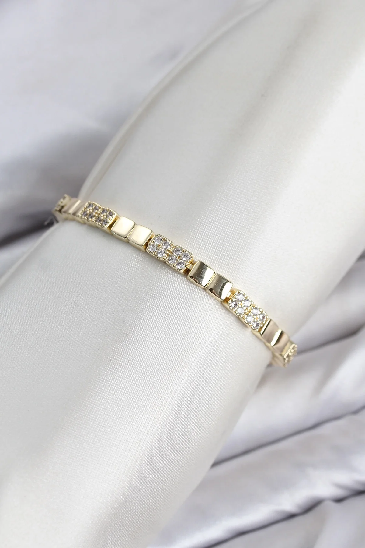 CM Kare Model Zirkon Taşlı VIP Seri Gold Renk Pirinç Kadın Bileklik Fiyatı, Yorumları ve Özellikleri