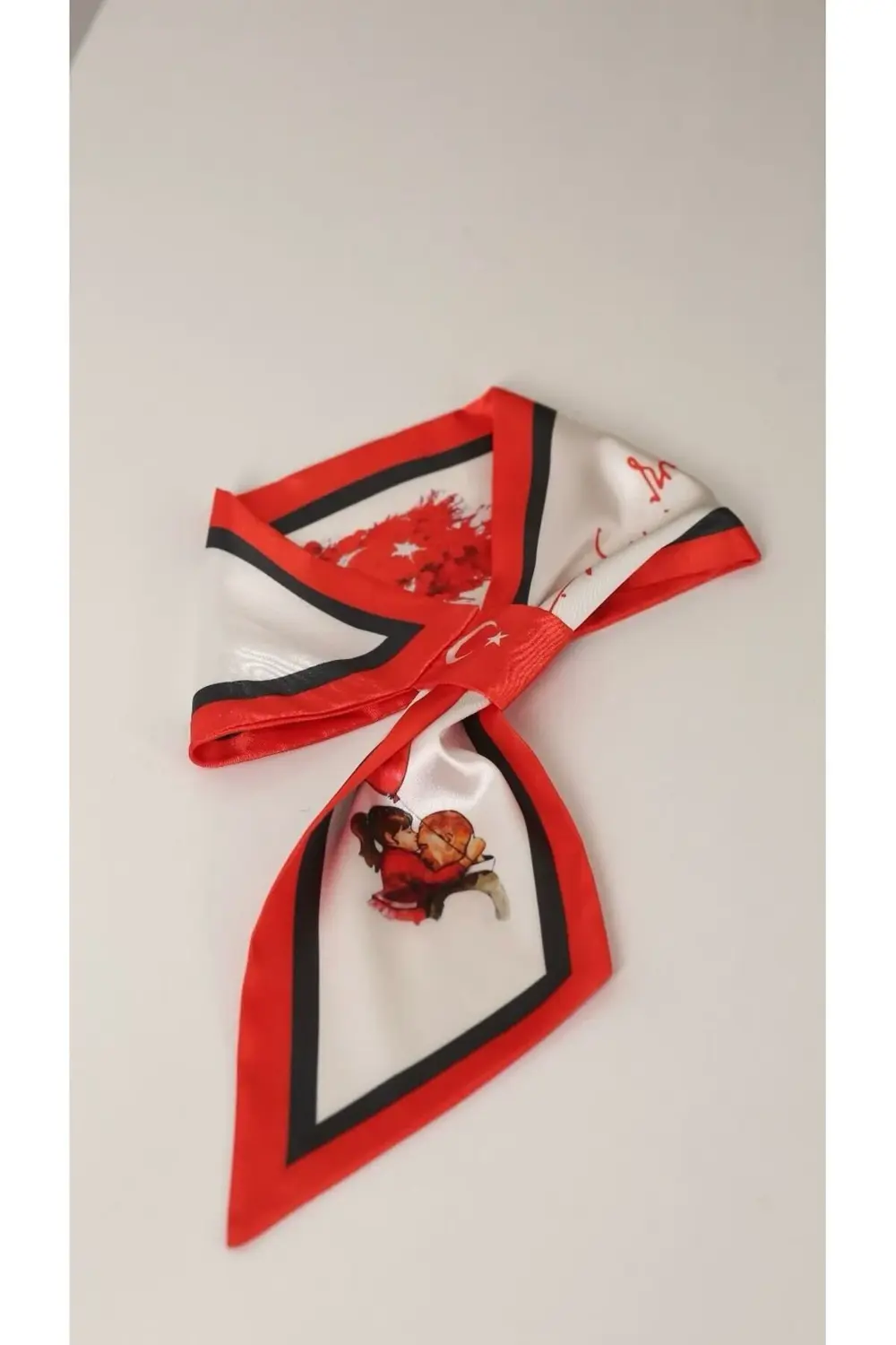 Çocuk Kravat Eşarp Atatürk Fotoğraflı İmzalı 23 Nisan Desenli