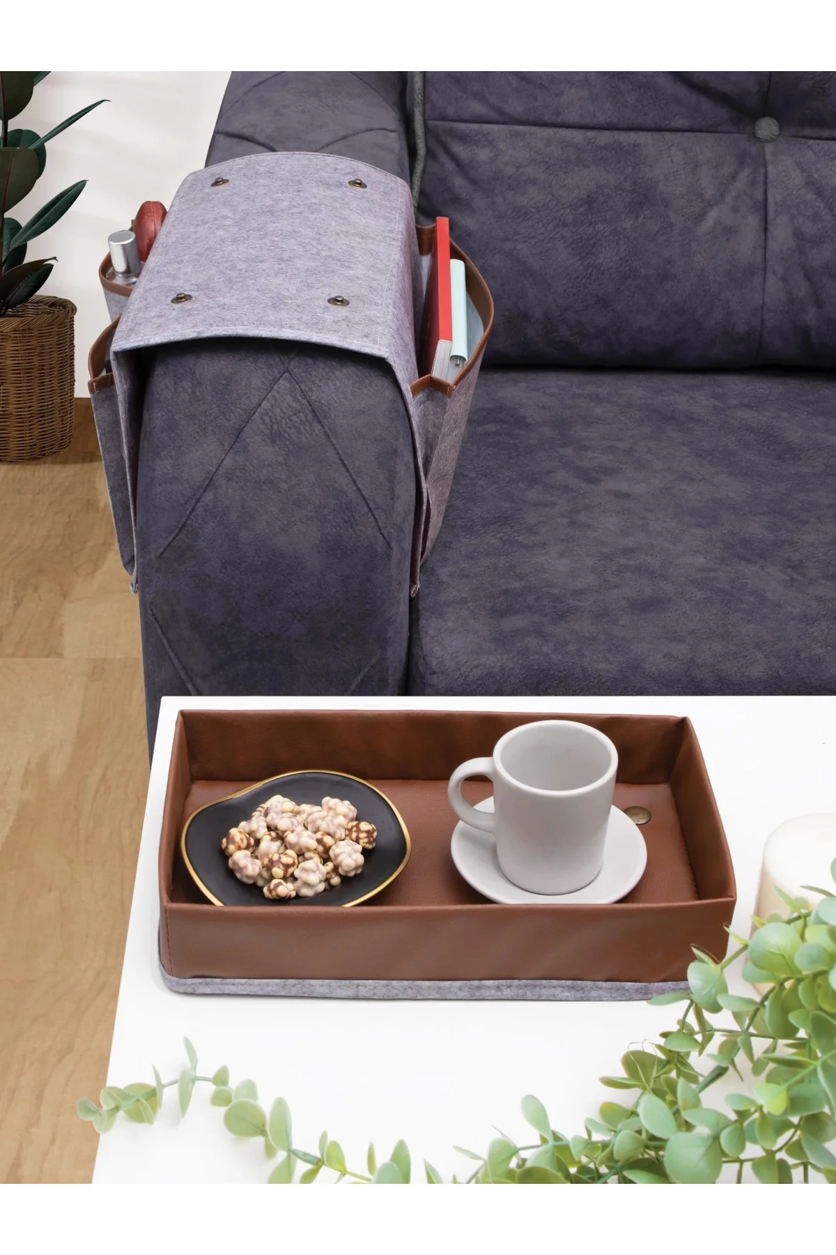 Çok Amaçlı Deri Şeritli Cepli Koltuk Kenarı Düzenleyici 03938 ( L