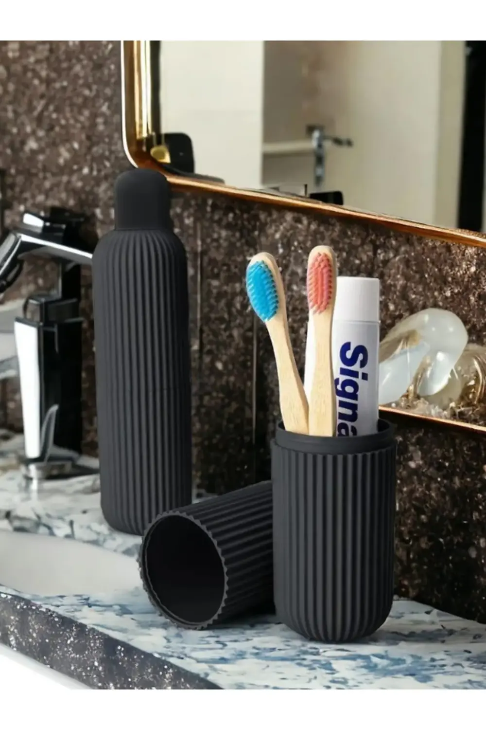 Çok Fonksiyonlu & Dayanıklı Diş Fırçalık – Seyahat İçin İdeal!