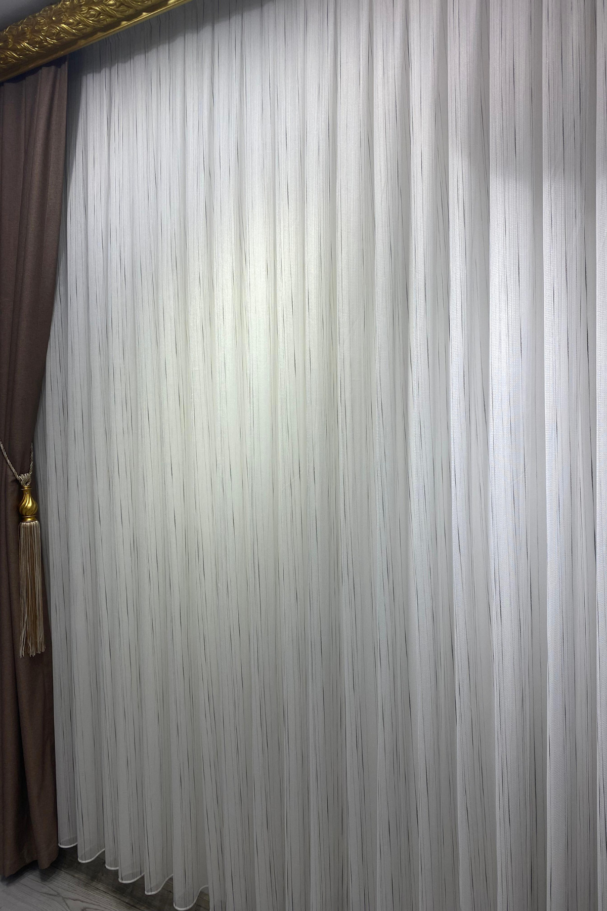 Özgün Perde Colin Siyah Çizgili Ekru Tül Perde (1/3 Sık Pile)