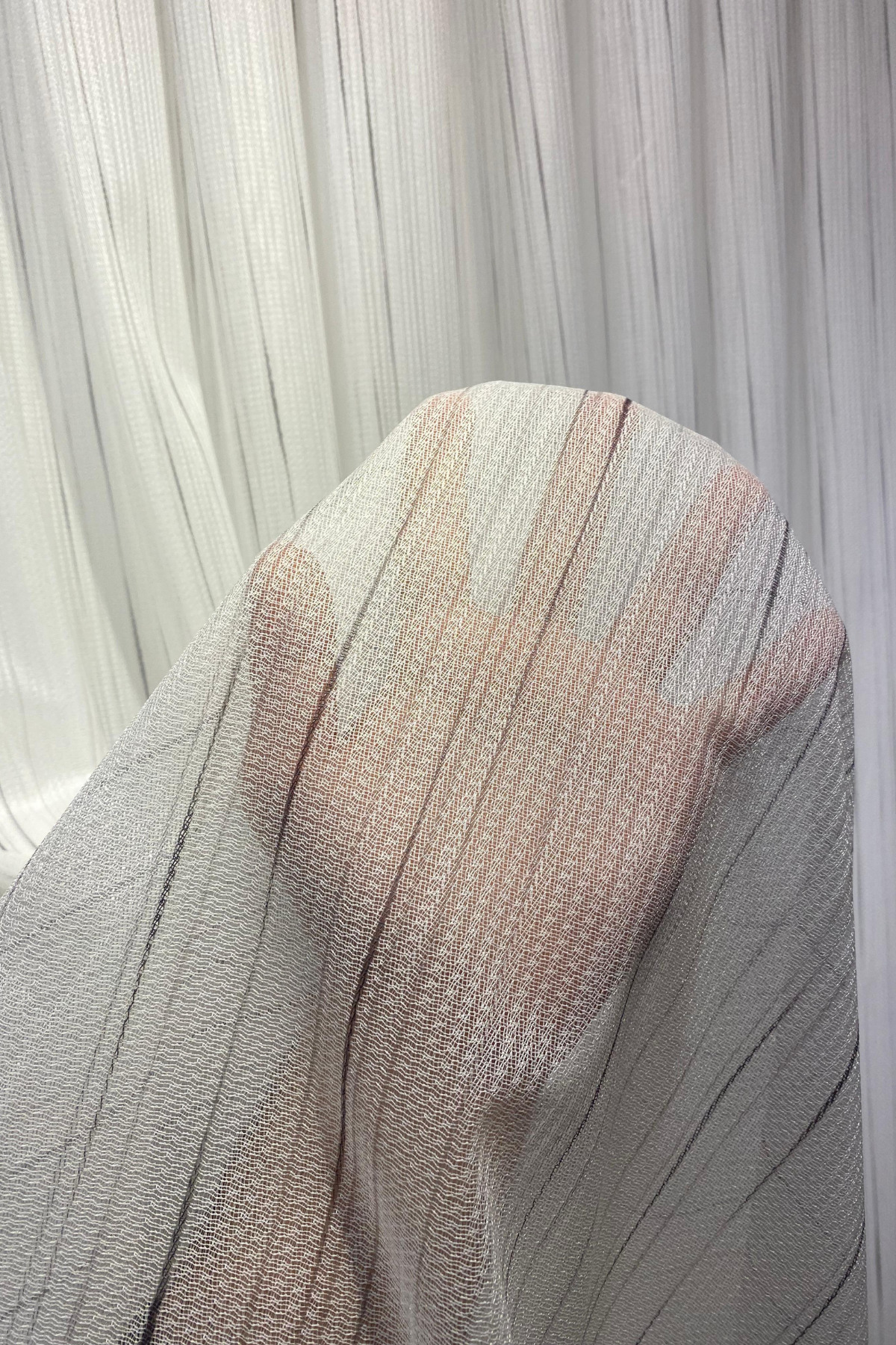 Özgün Perde Colin Siyah Çizgili Ekru Tül Perde (1/3 Sık Pile)