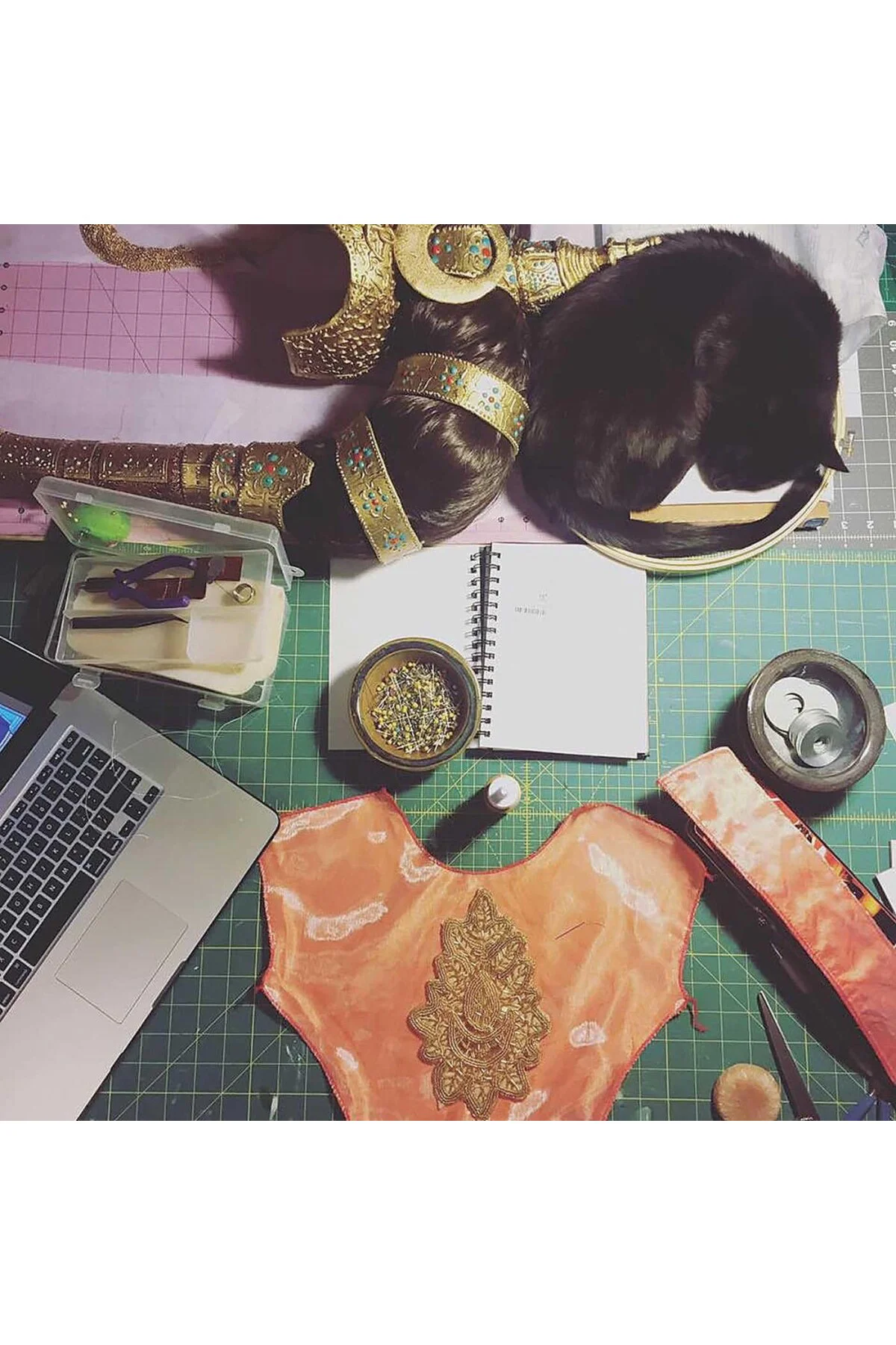 Creative Cosplay: Selecting & Sewing Costumes Way Beyond Basic (Kapak Değişebilir)