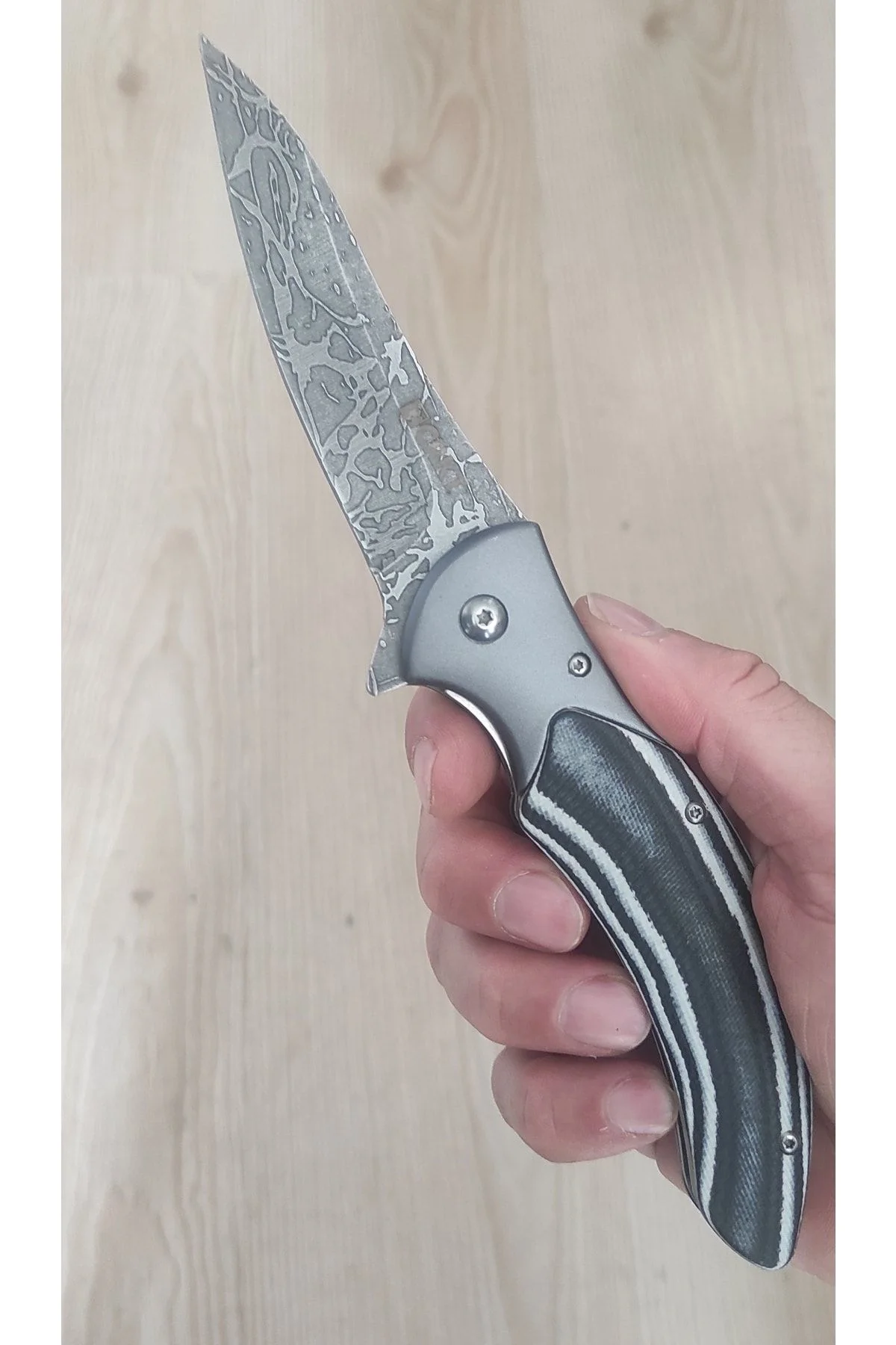 CRKT Spites Damas İşlemeli Çakı