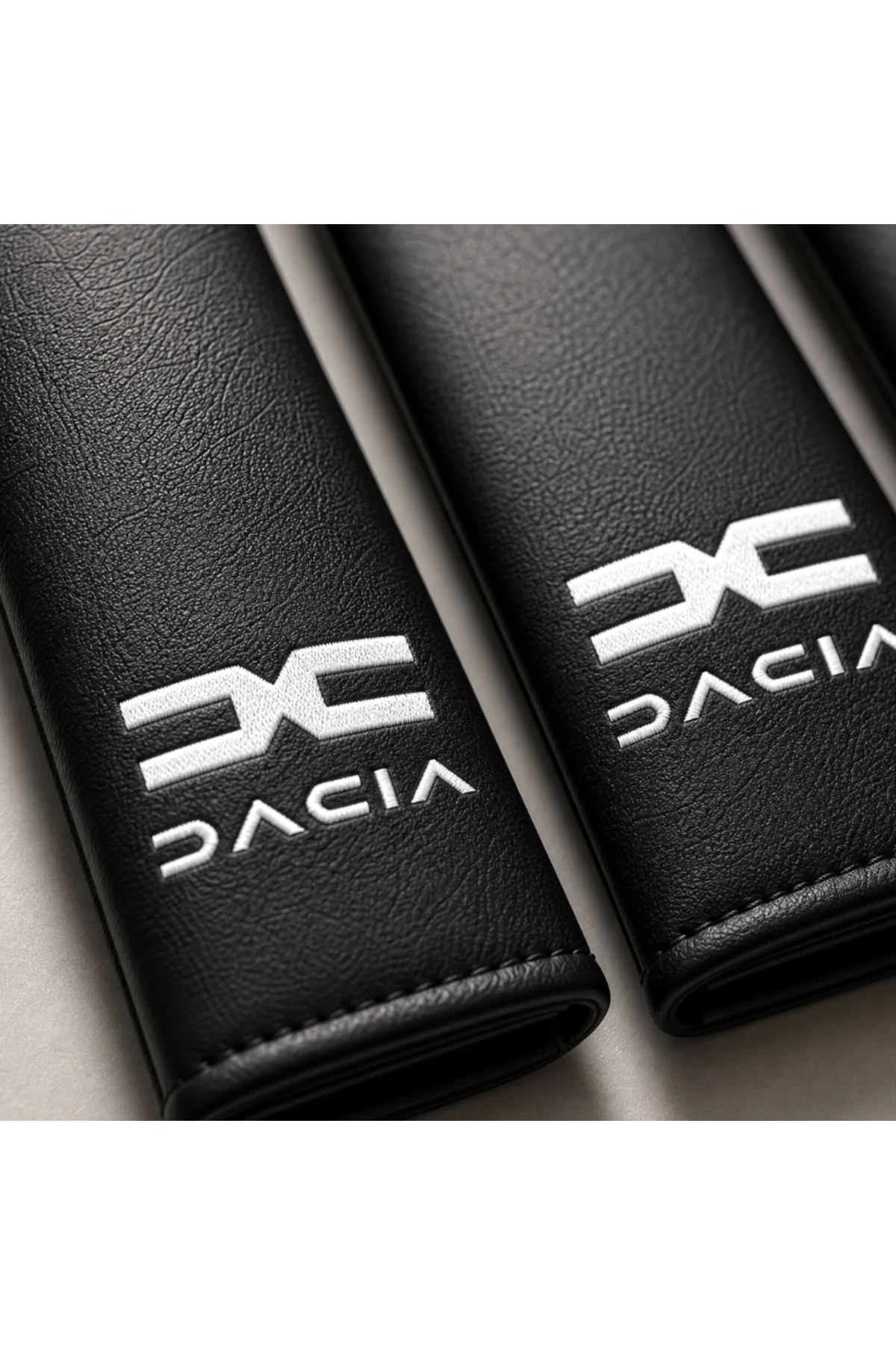Dacia Boyun Yastığı ve Emniyet Kemeri Pedi Seti 4+4 Siyah Suni Deri Nakışlı Premium Konfor Seti Dacia Boyun Yastığı ve Emniyet Kemeri Pedi Seti 4+4 Siyah Suni Deri Nakışlı Premium Konfor Seti - Görsel 4