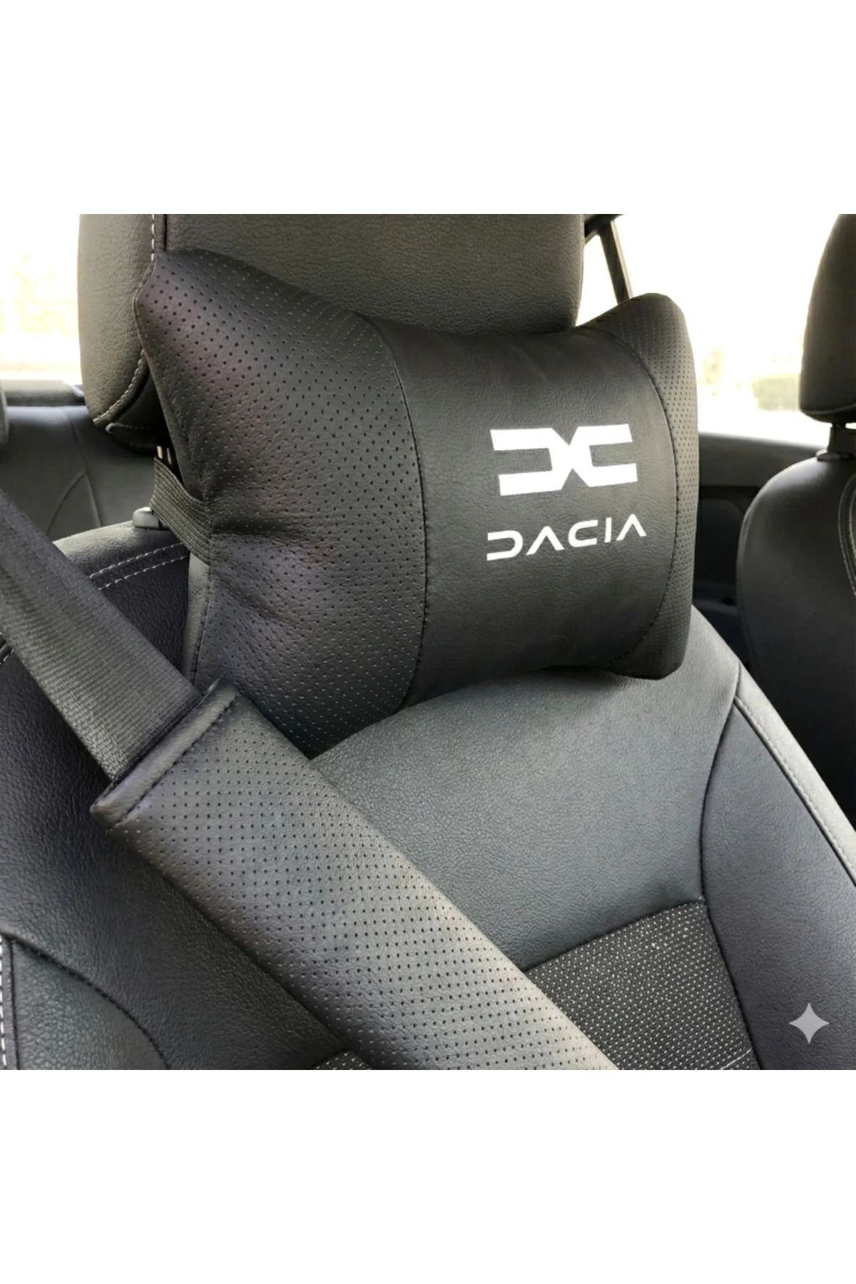 Dacia Yeni Logolu Oto Boyun Yastığı & Emniyet Kemer Pedi Seti | Siyah Deri | Nakışlı Dacia Yeni Logolu Oto Boyun Yastığı & Emniyet Kemer Pedi Seti | Siyah Deri | Nakışlı - Görsel 3