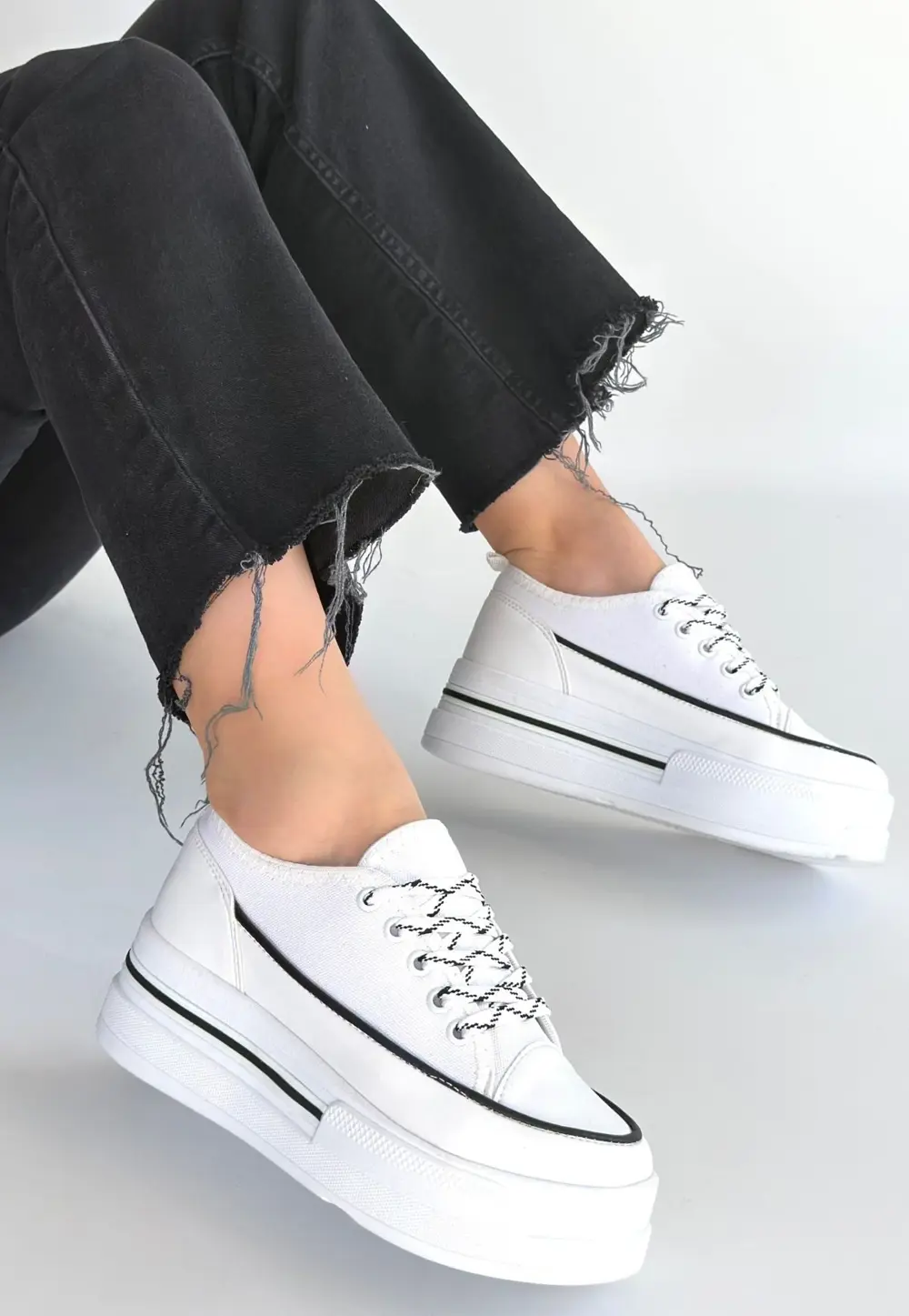 Dalen Beyaz Keten Bağcıklı Spor Ayakkabı Dalen Beyaz Keten Bağcıklı Spor Ayakkabı