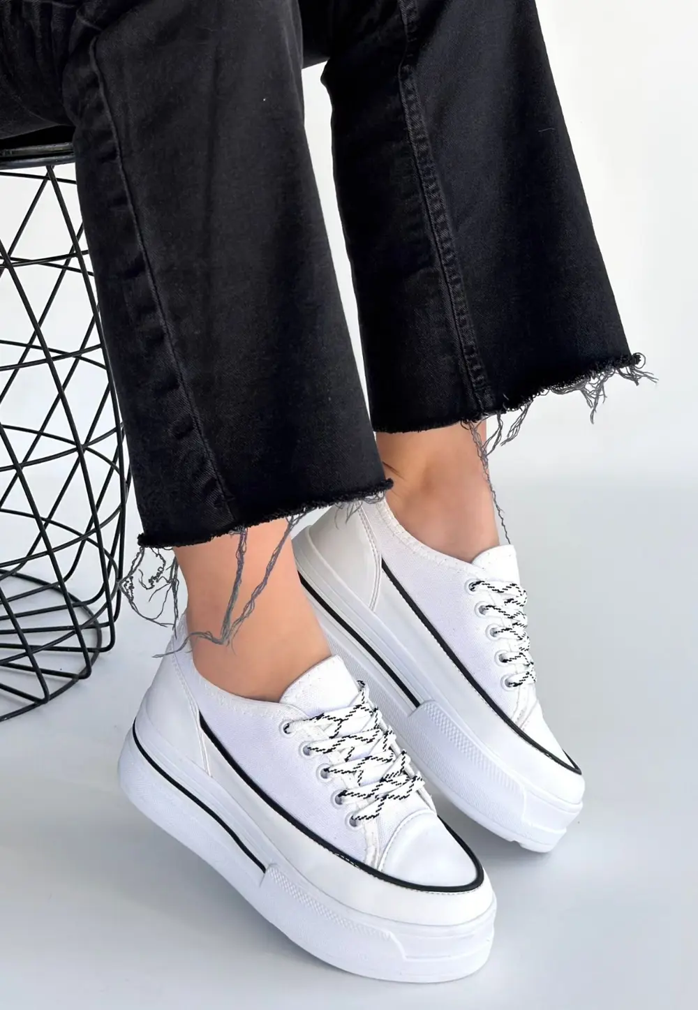 Dalen Beyaz Keten Bağcıklı Spor Ayakkabı Dalen Beyaz Keten Bağcıklı Spor Ayakkabı