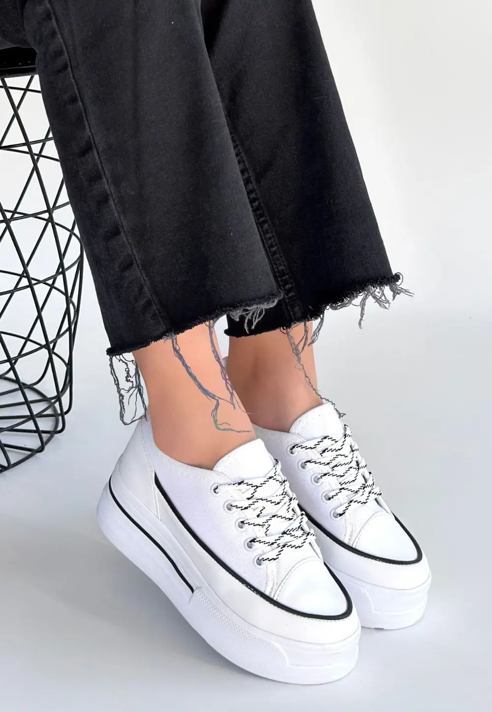 Dalen Beyaz Keten Bağcıklı Spor Ayakkabı Dalen Beyaz Keten Bağcıklı Spor Ayakkabı