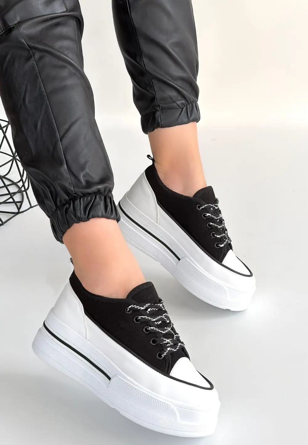 Dalen Siyah Keten Bağcıklı Spor Ayakkabı