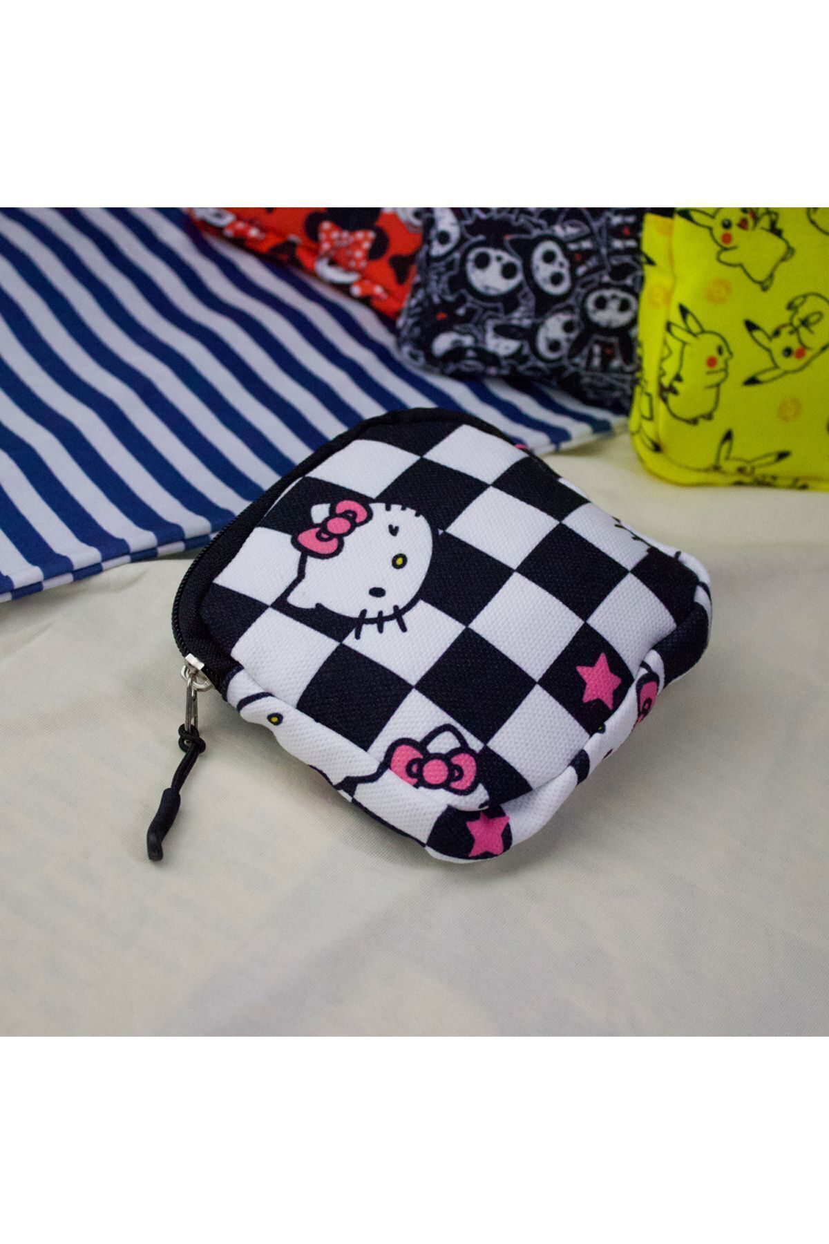 Damalı Yıldızlı Hello Kitty Face Kolaj Makyaj Çantası