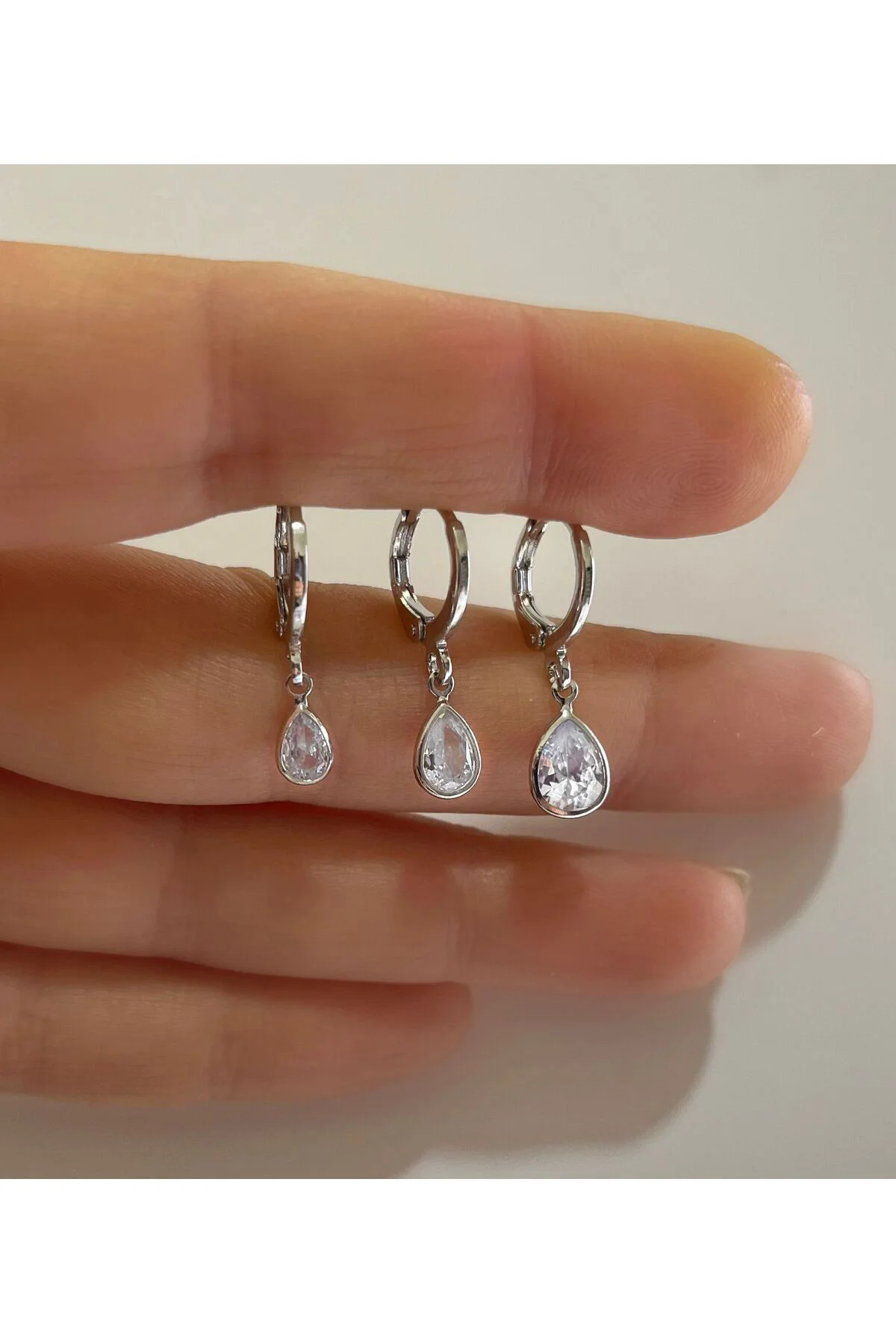 Damla Zirkon Taşlı Sallantılı 3 Lü Kadın Küpe Seti Fiyatı, Yorumları ve Özellikleri