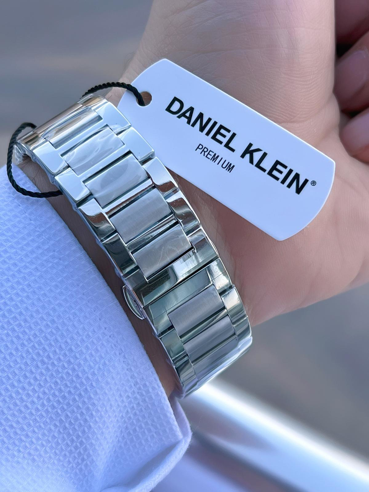 Daniel Klein Çelik Kordonlu Takvimli Kadran 3 Atm Suya Dayanıklı 