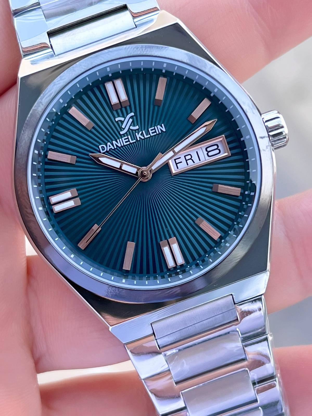 Daniel Klein Çelik Kordonlu Takvimli Kadran 3 Atm Suya Dayanıklı 