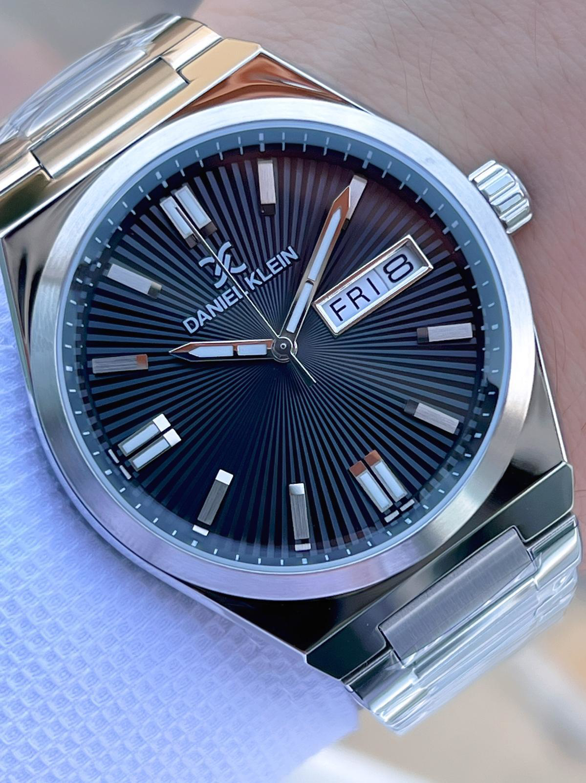 Daniel Klein Çelik Kordonlu Takvimli Kadran 3 Atm Suya Dayanıklı 