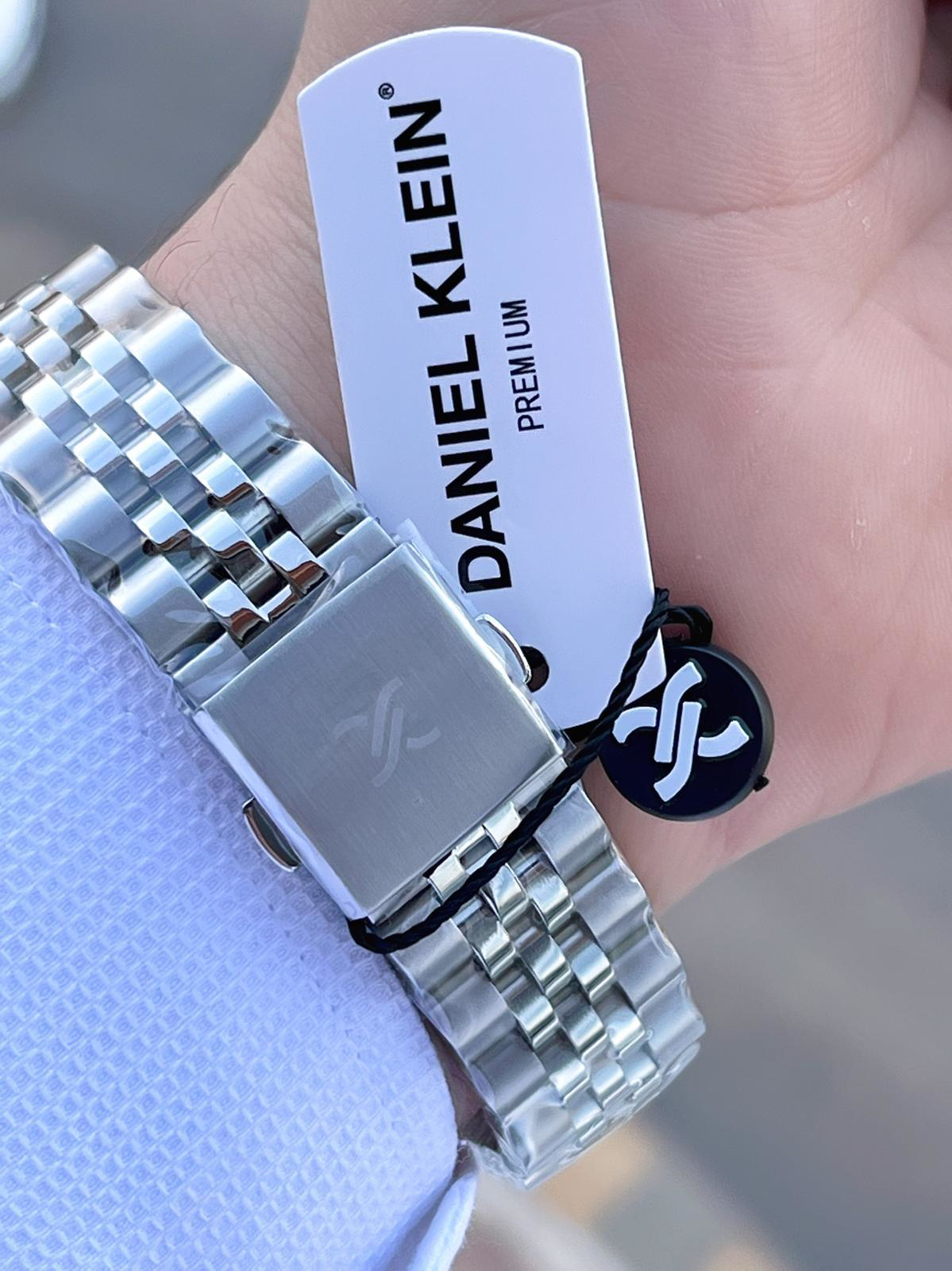 Daniel Klein Çelik Kordonlu Takvimli Kadran 3 Atm Suya Dayanıklı Daniel Klein Çelik Kordonlu Takvimli Kadran 3 Atm Suya Dayanıklı