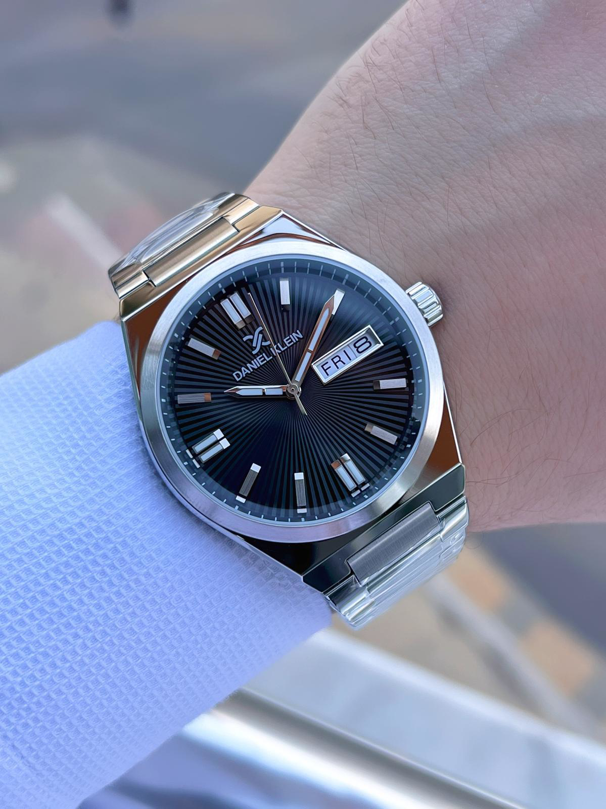 Daniel Klein Çelik Kordonlu Takvimli Kadran 3 Atm Suya Dayanıklı 