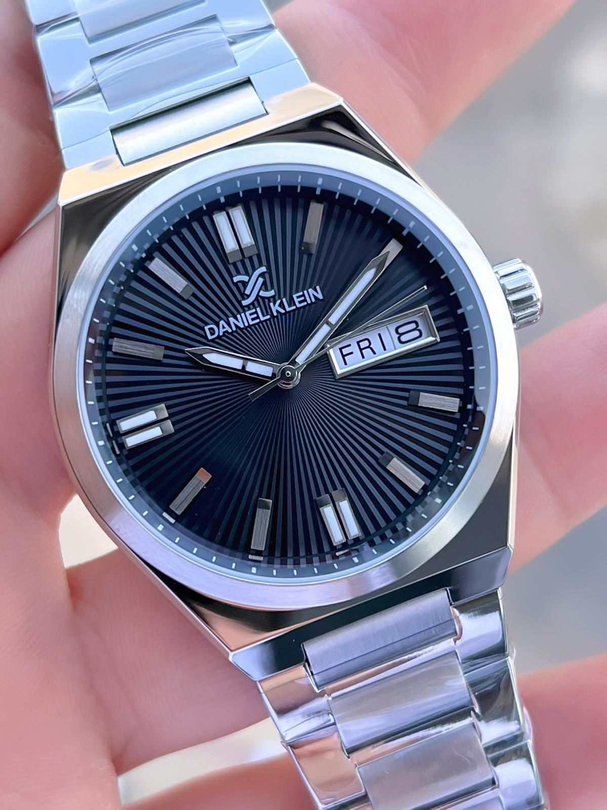 Daniel Klein Çelik Kordonlu Takvimli Kadran 3 Atm Suya Dayanıklı 