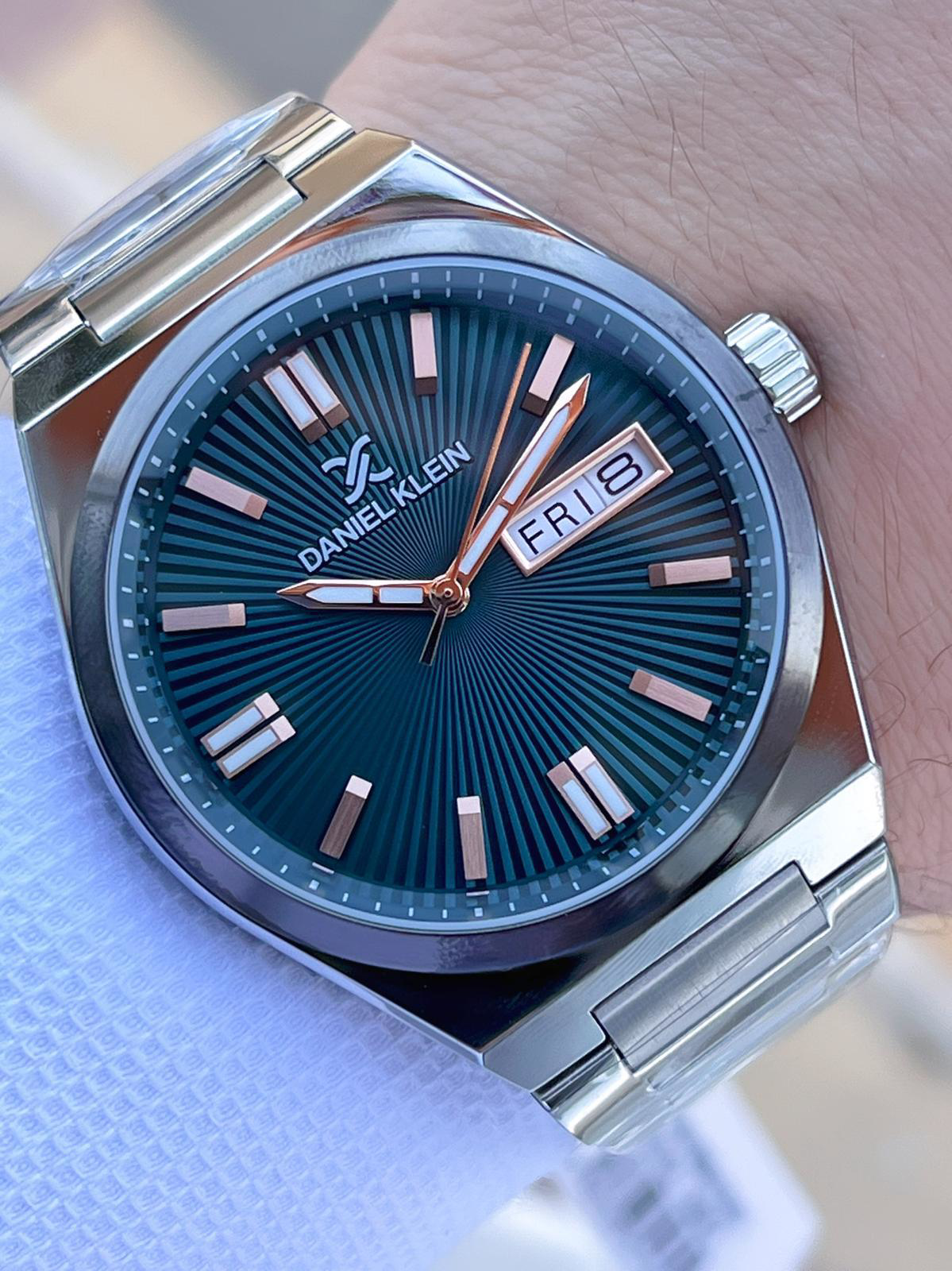 Daniel Klein Çelik Kordonlu Takvimli Kadran 3 Atm Suya Dayanıklı 