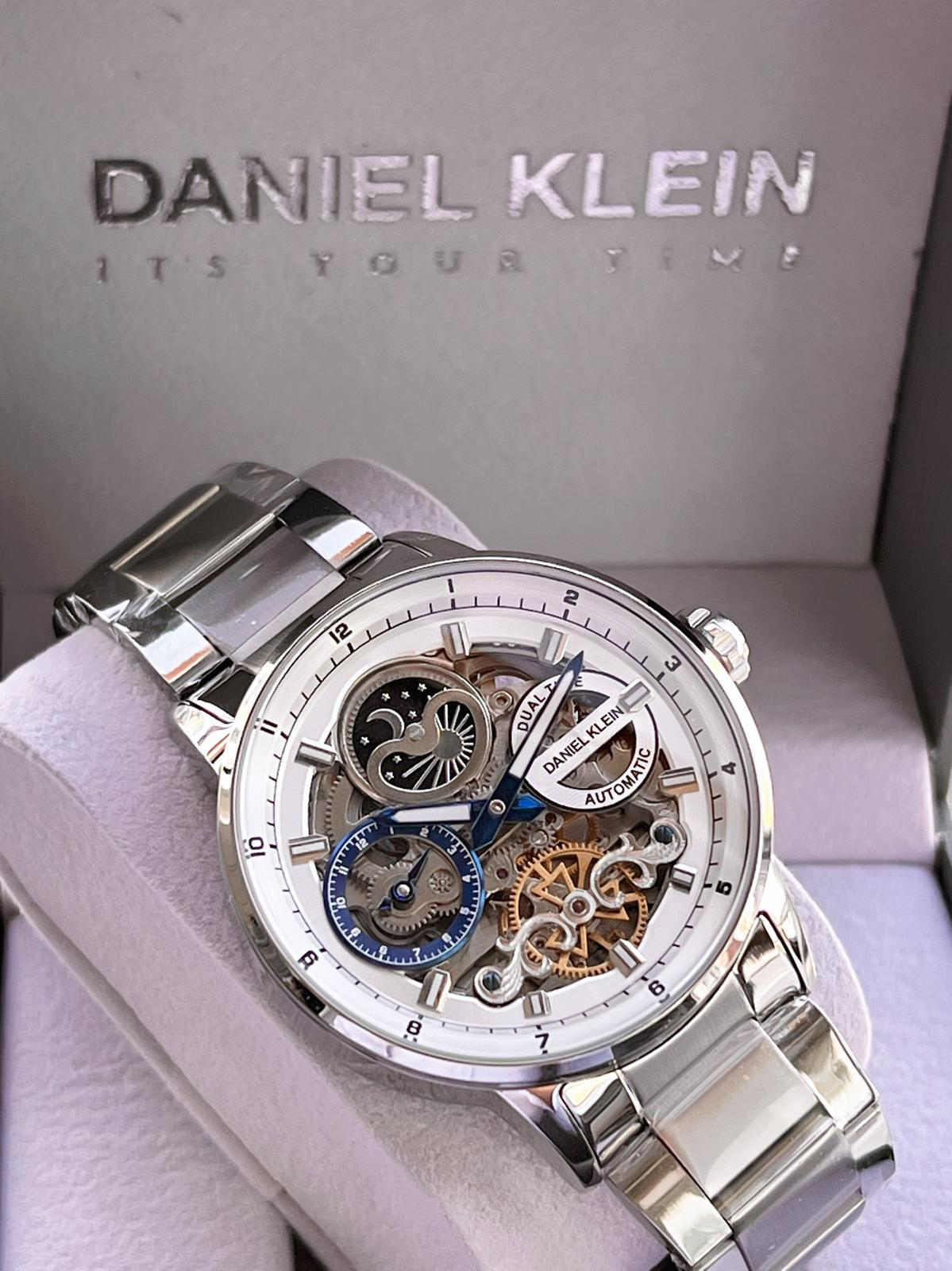Daniel Klein Otomatik&Kurmalı Ay Ve Güneş Kadran Dual Time Özelik Daniel Klein Otomatik&Kurmalı Ay Ve Güneş Kadran Dual Time Özelik