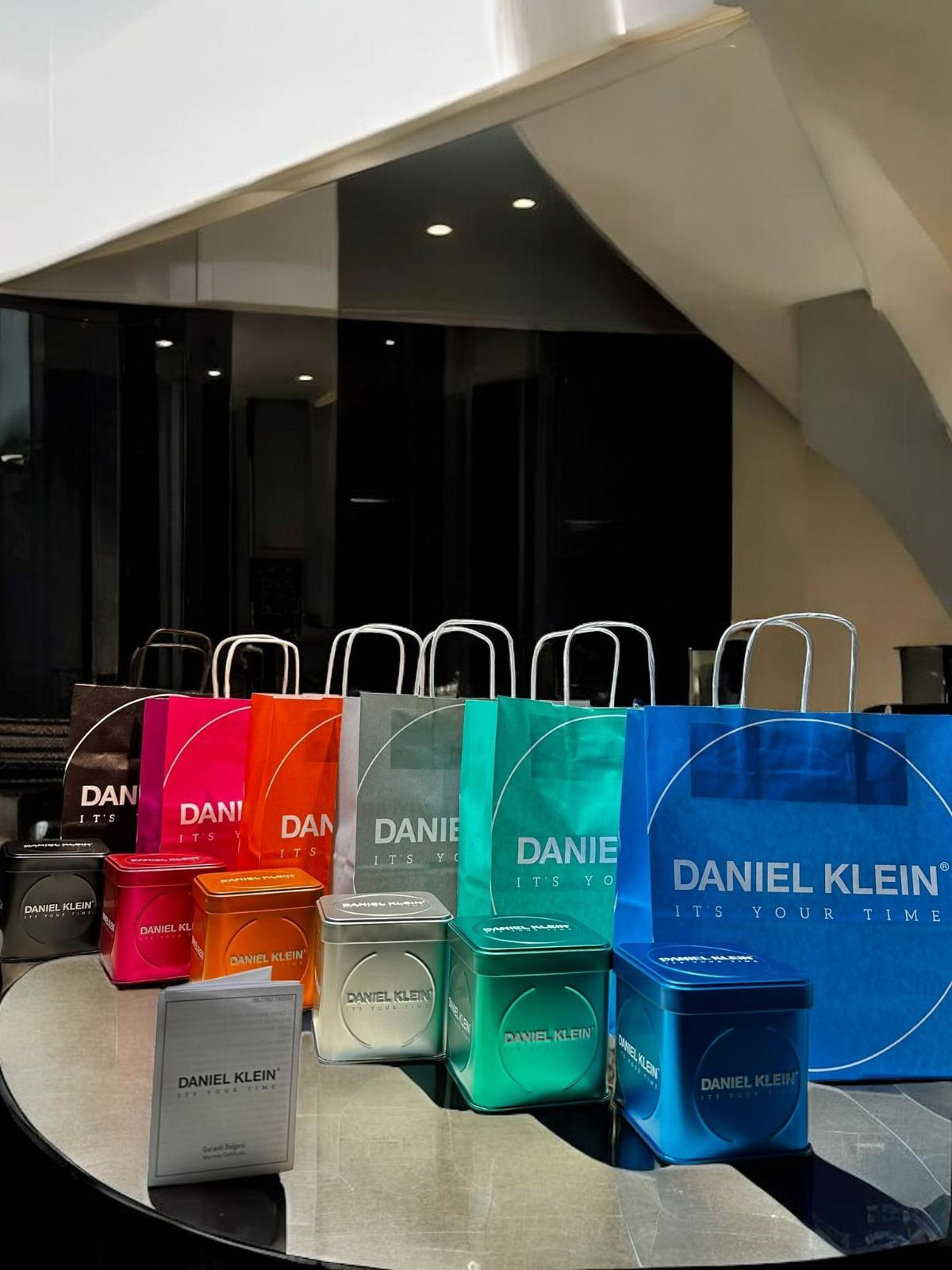 Daniel Klein Özel Kesme Camlı 3 Atm Suya Dayanıklı 2 Yıl Garantil Daniel Klein Özel Kesme Camlı 3 Atm Suya Dayanıklı 2 Yıl Garantil