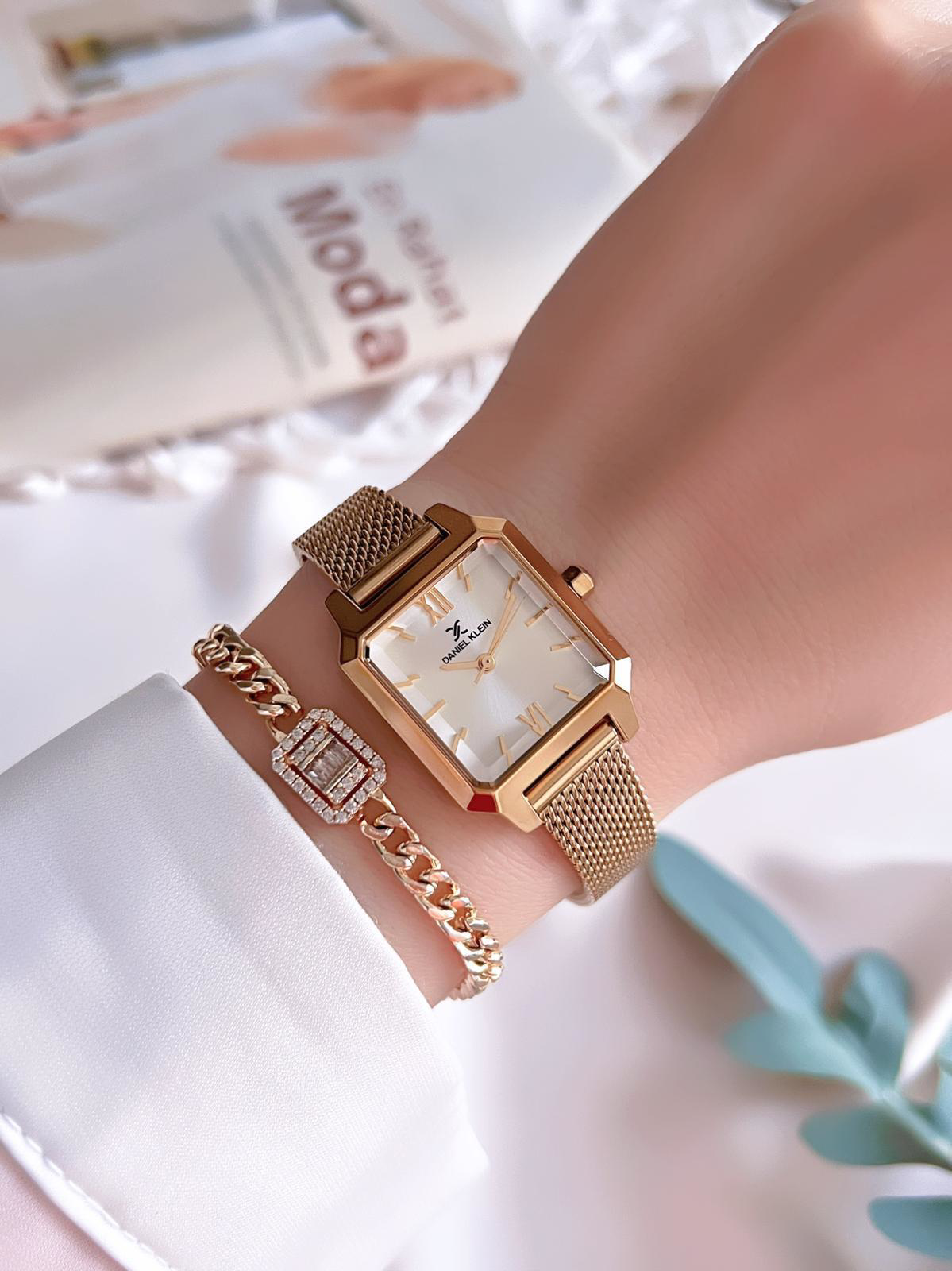 Daniel Klein Spor Hasır Kordon Köşeli Kasa 2 Yıl Garantili Kadın Daniel Klein Spor Hasır Kordon Köşeli Kasa 2 Yıl Garantili Kadın