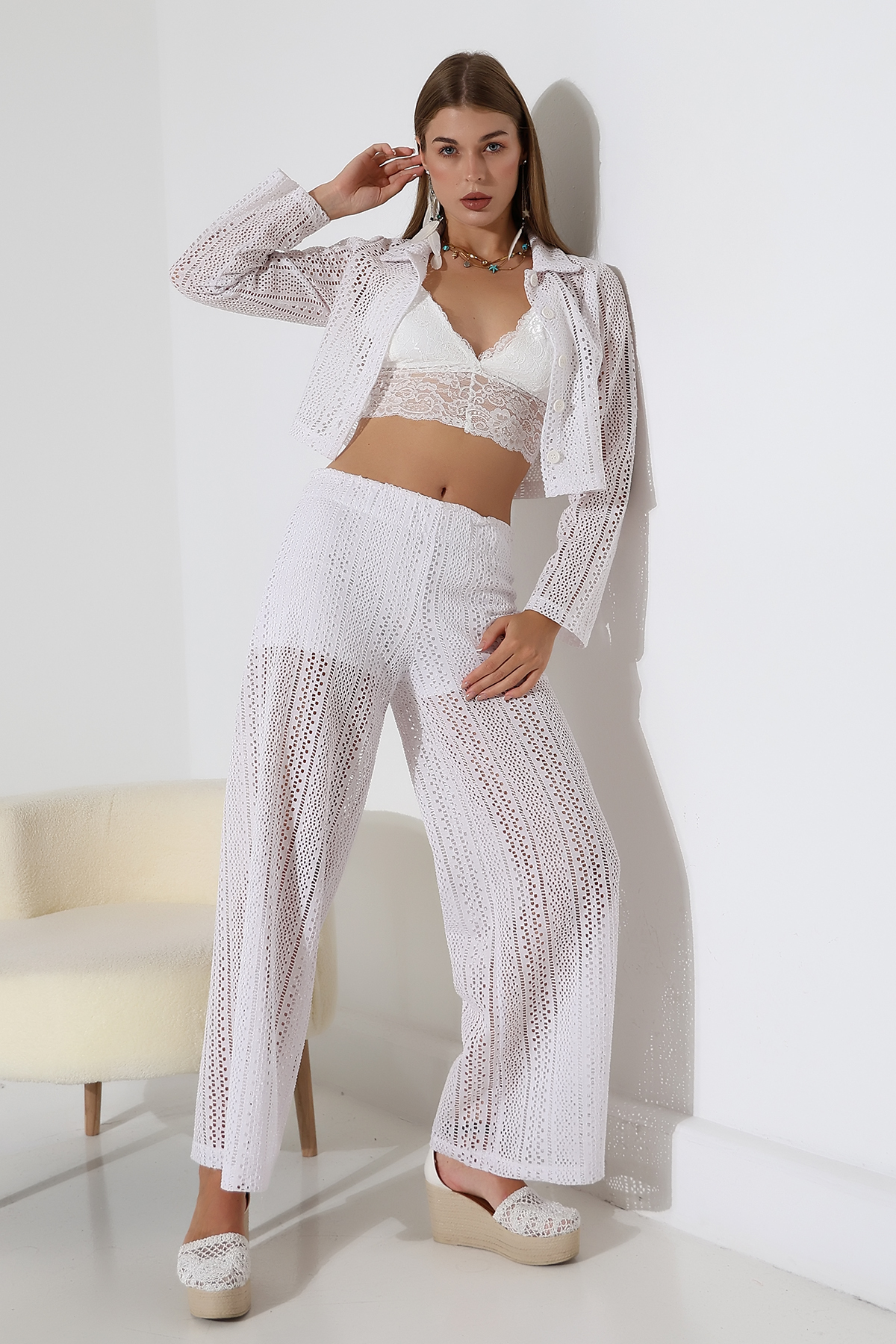 Dantel Desenli Jakarlı Crop Gömlek Yaka Ceket