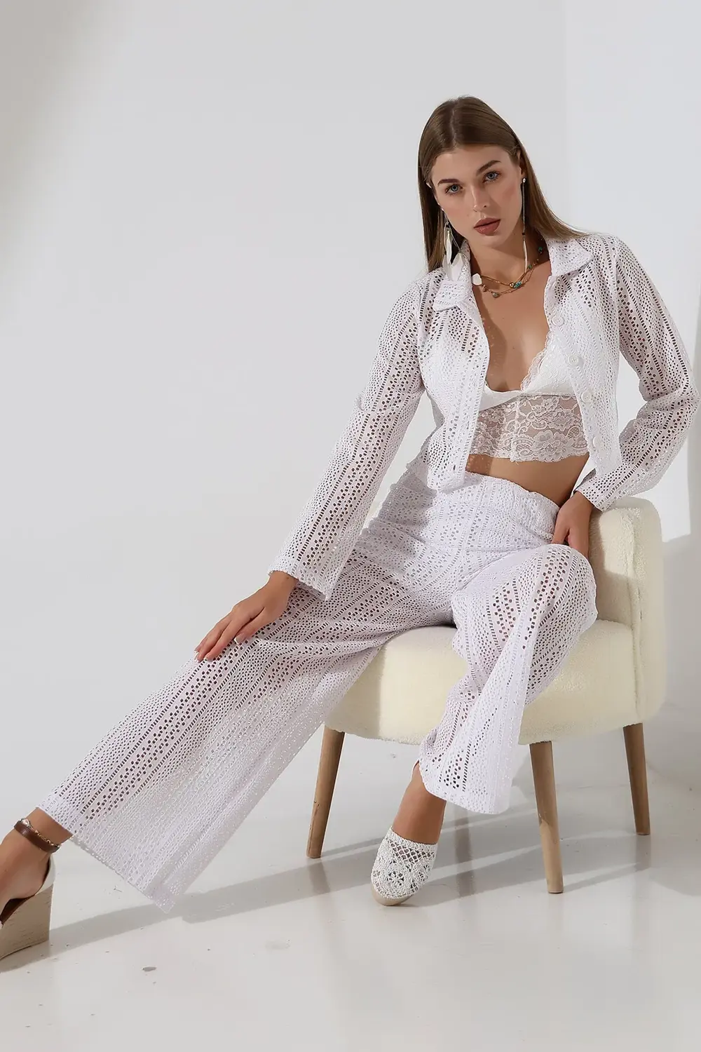 Dantelli Crop Gömlek, Astarlı Pantolon & Romantik Atlet Üçlü Takı