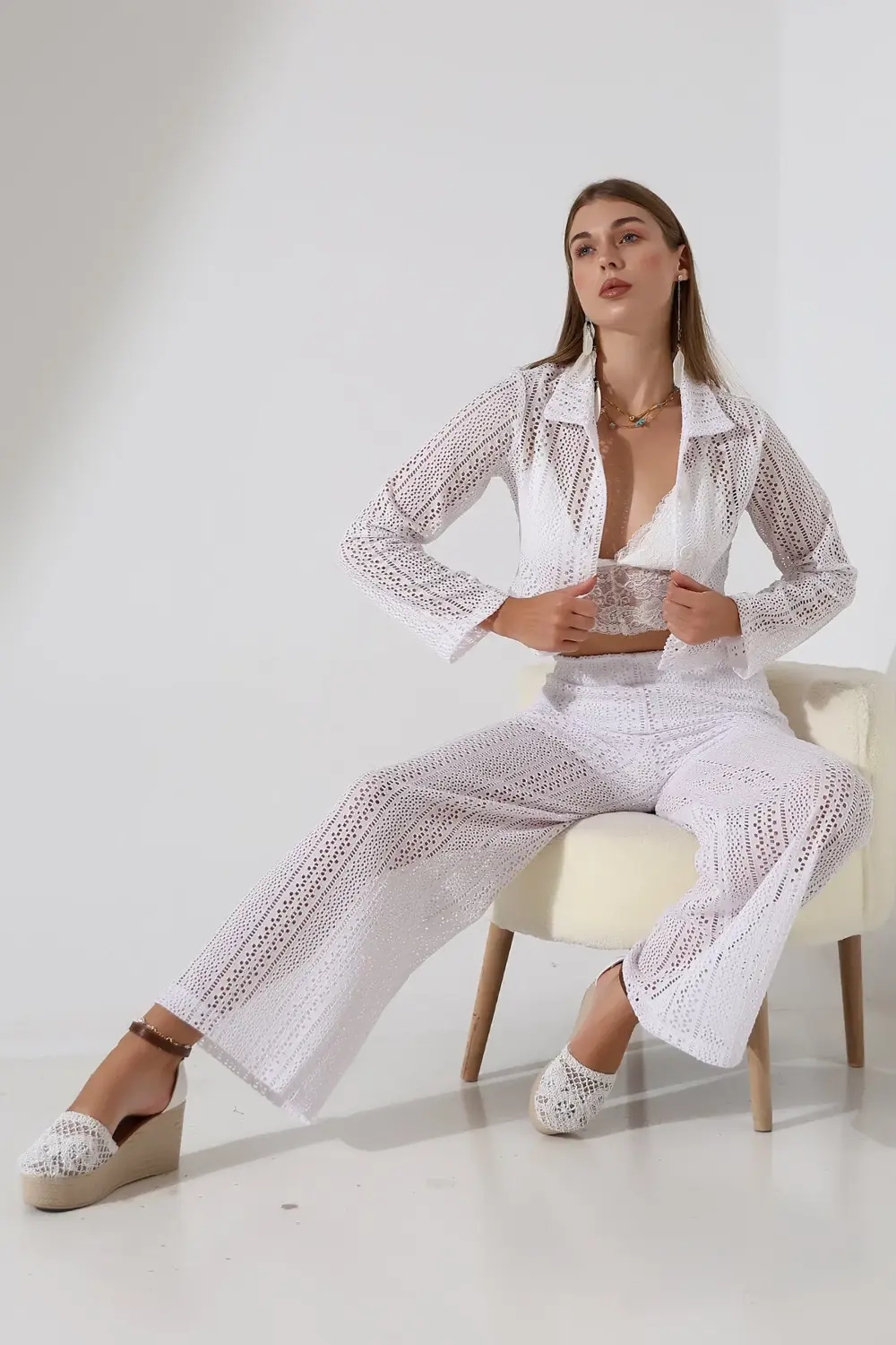 Dantelli Crop Gömlek, Astarlı Pantolon & Romantik Atlet Üçlü Takı