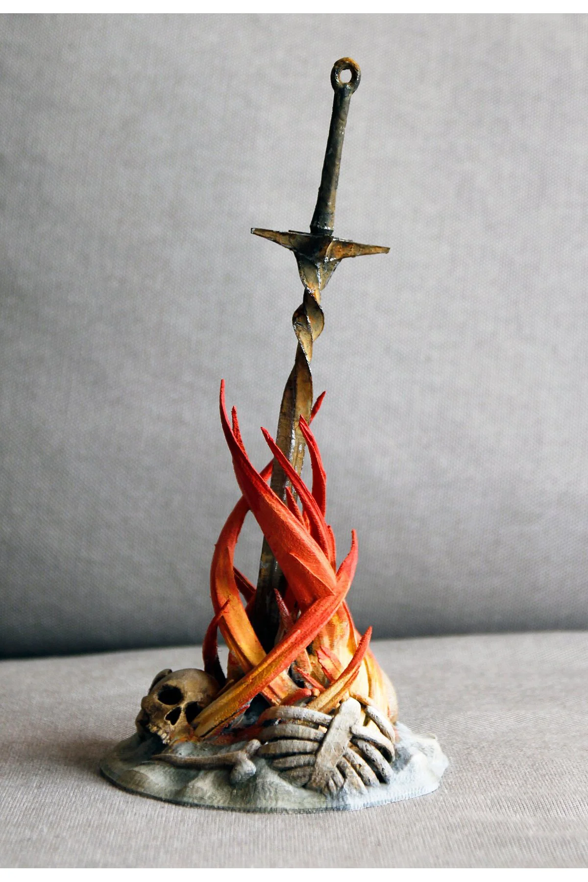 Dark Souls Bonfire Dark Souls Şenlik Ateşi Kılıçlı Dekoratif Masaüstü Obje 15CM Dark Souls Bonfire Dark Souls Şenlik Ateşi Kılıçlı Dekoratif Masaüstü Obje 15CM
