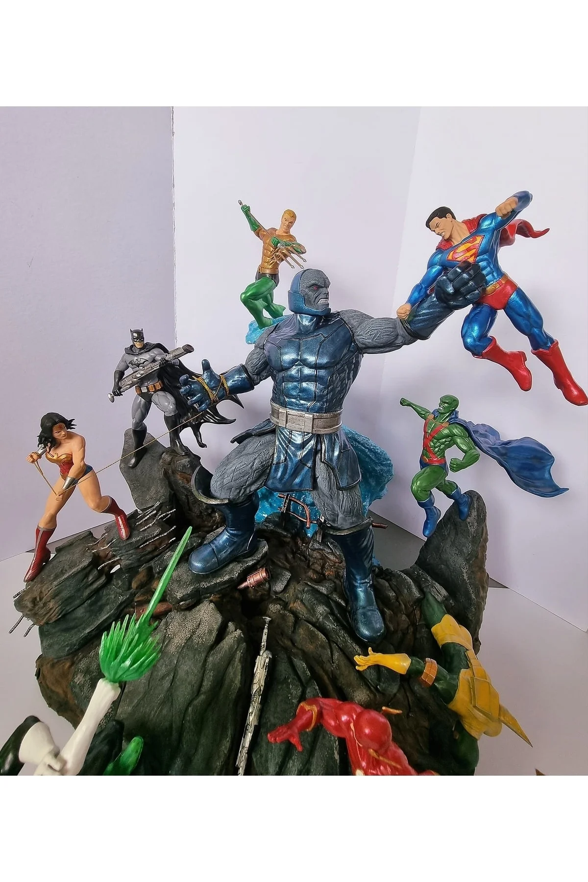 DC Comics Justice League ve Darkseid Büyük Savaşı Boyalı Figür 35 CM (MEGA BOY)