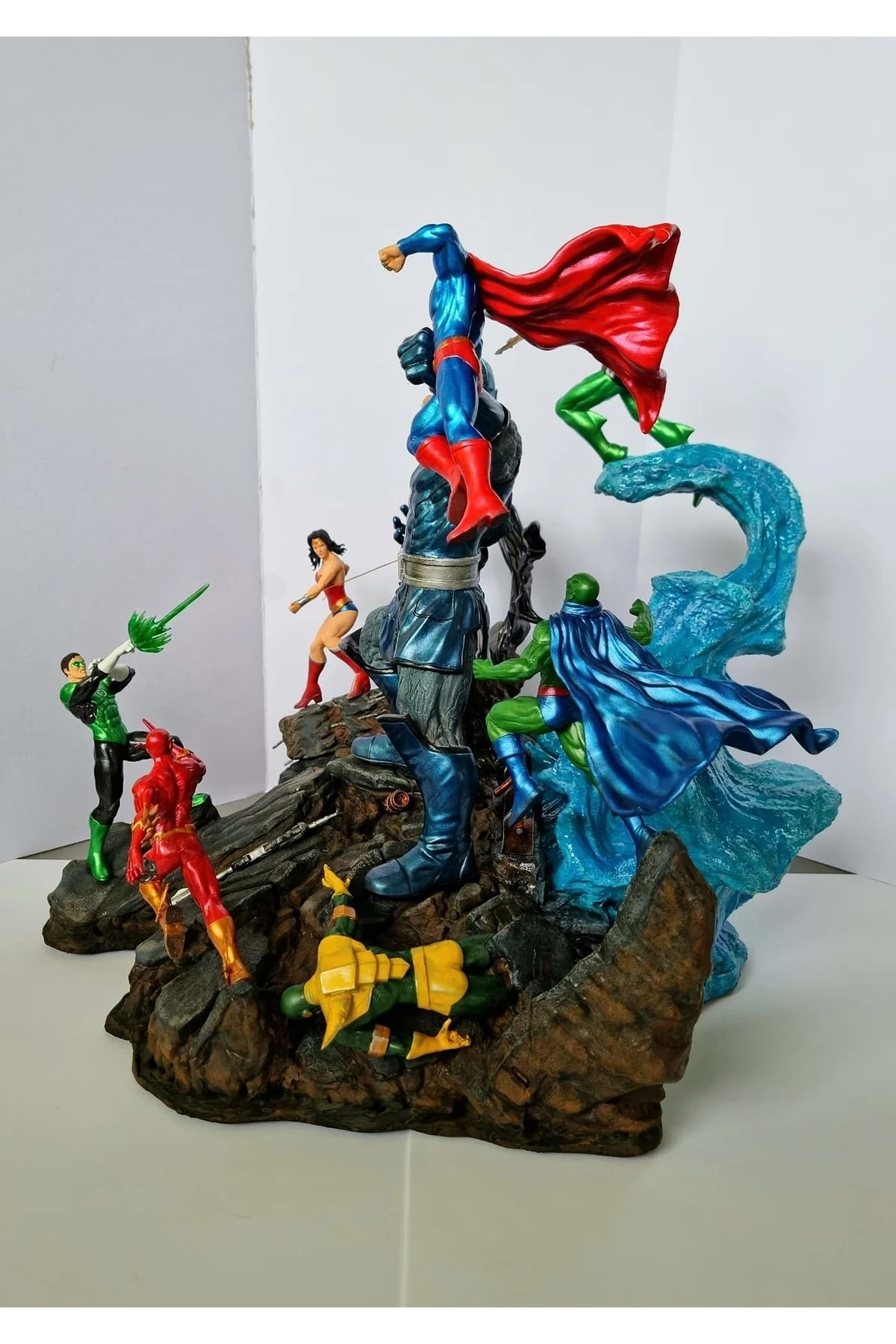 DC Comics Justice League ve Darkseid Büyük Savaşı Boyalı Figür 35 CM (MEGA BOY)