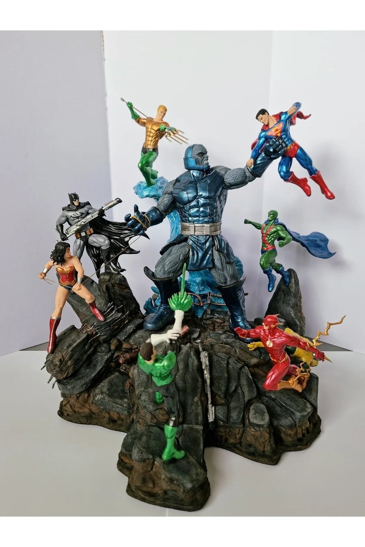 DC Comics Justice League ve Darkseid Büyük Savaşı Boyalı Figür 35 CM (MEGA BOY)