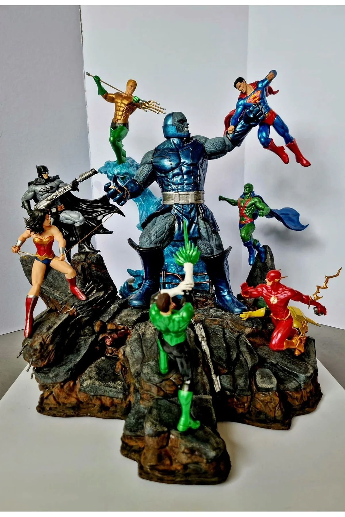 DC Comics Justice League ve Darkseid Büyük Savaşı Boyalı Figür 35 CM (MEGA BOY)