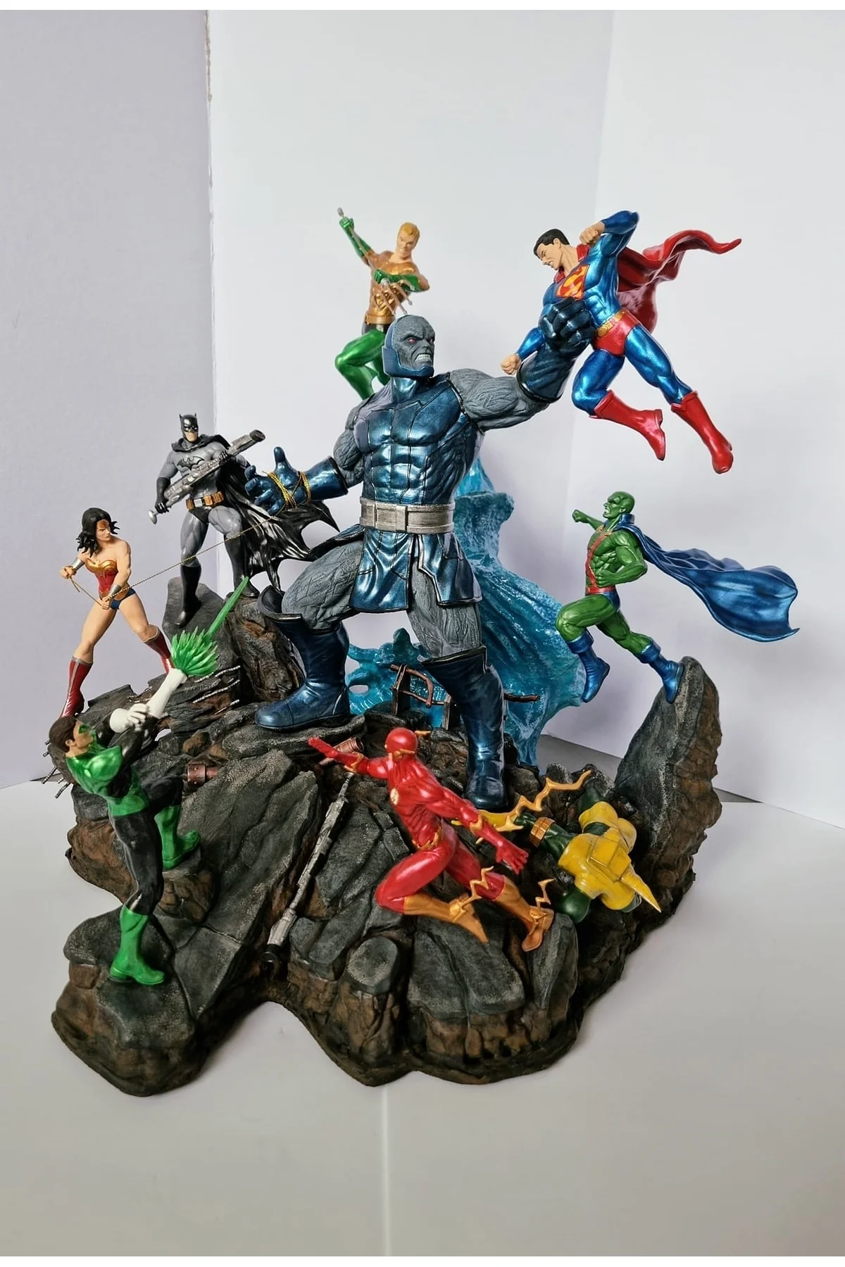 DC Comics Justice League ve Darkseid Büyük Savaşı Boyalı Figür 35 CM (MEGA BOY)