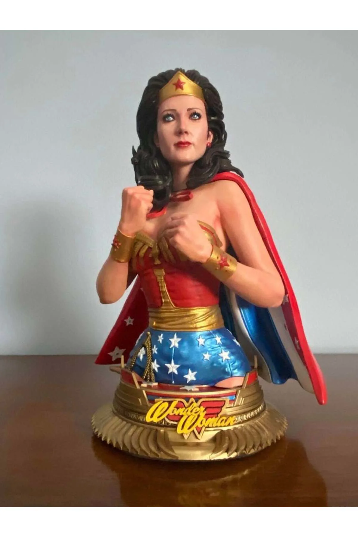 DC ComicsWonder Woman Boyalı Büst 15CM