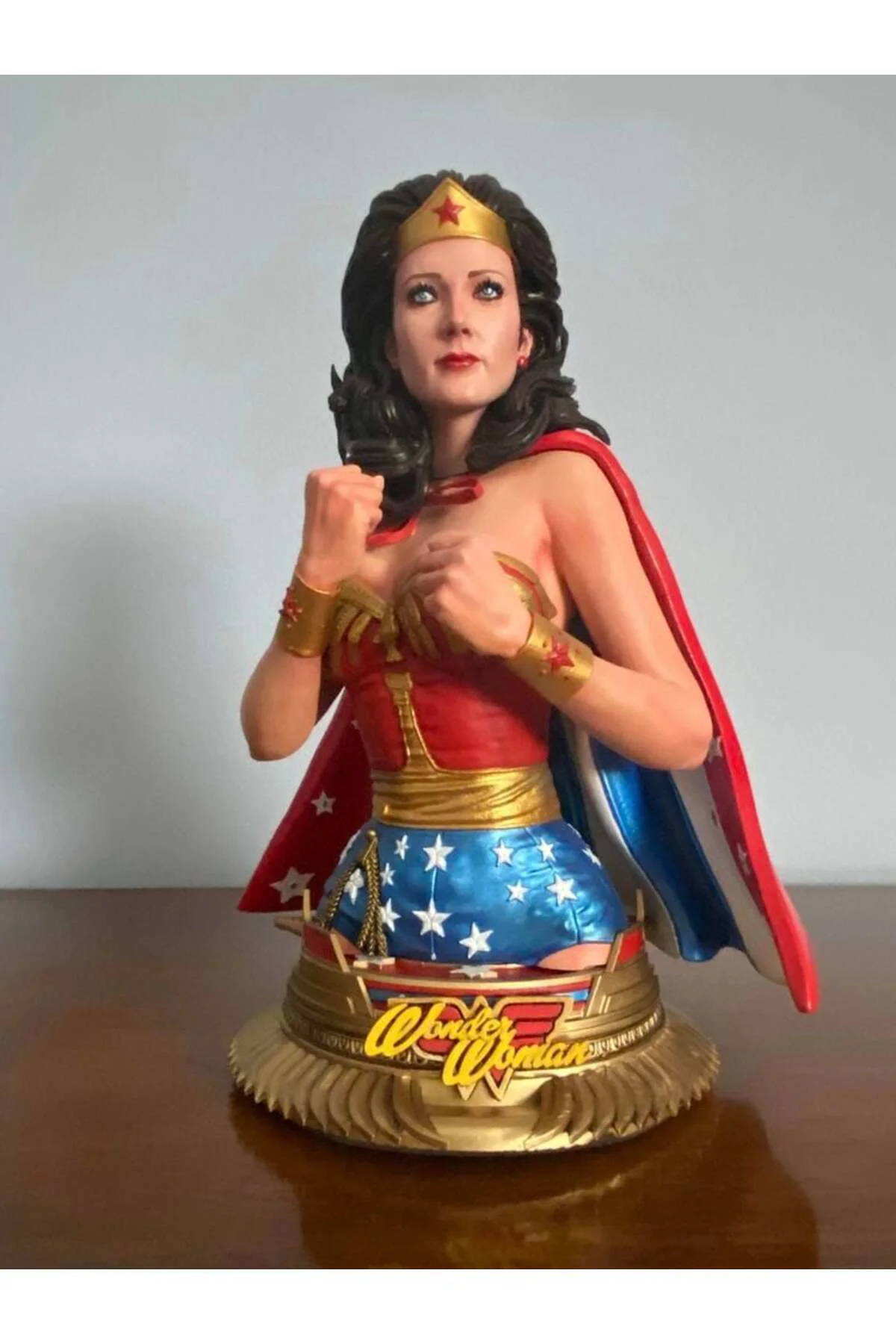 DC ComicsWonder Woman Boyalı Büst 15CM
