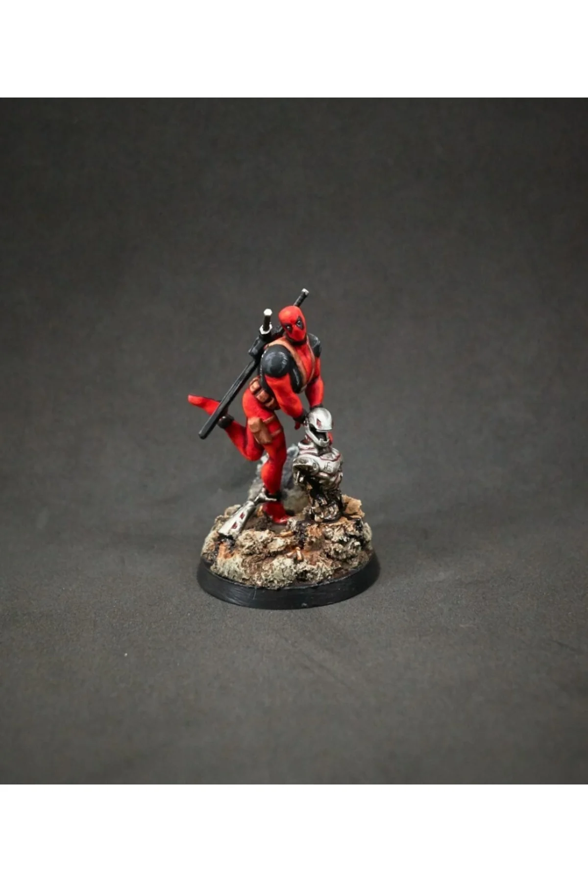 Deadpool Zafer Sevinci Boyalı Figür 20 Cm (büyük Boy)