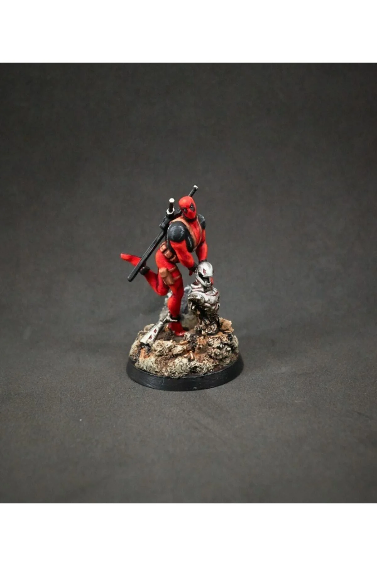 Deadpool Zafer Sevinci Boyalı Figür 20 Cm (büyük Boy)
