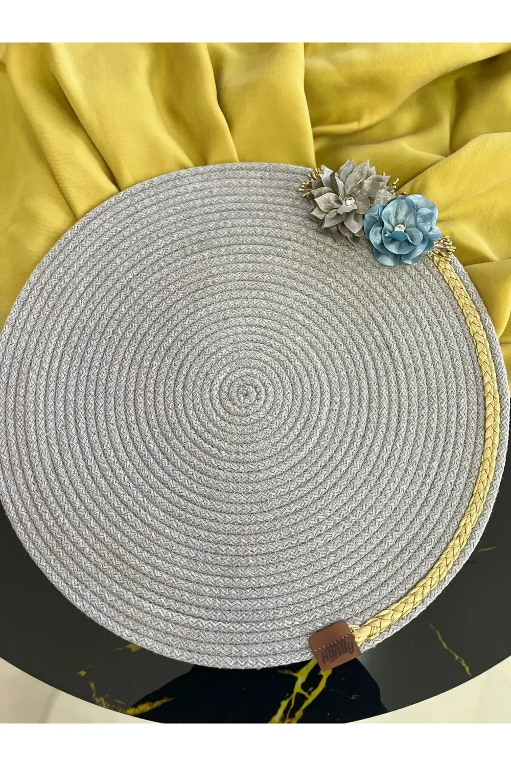 DecoHandy 39cm Çiçekli Jüt Örme Supla Amerikan Servis