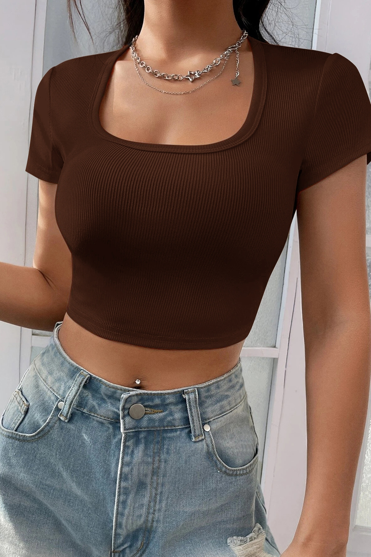 Defnada Kadın Kahverengi Yarım Kol Düz Yaka Crop Top Bluz